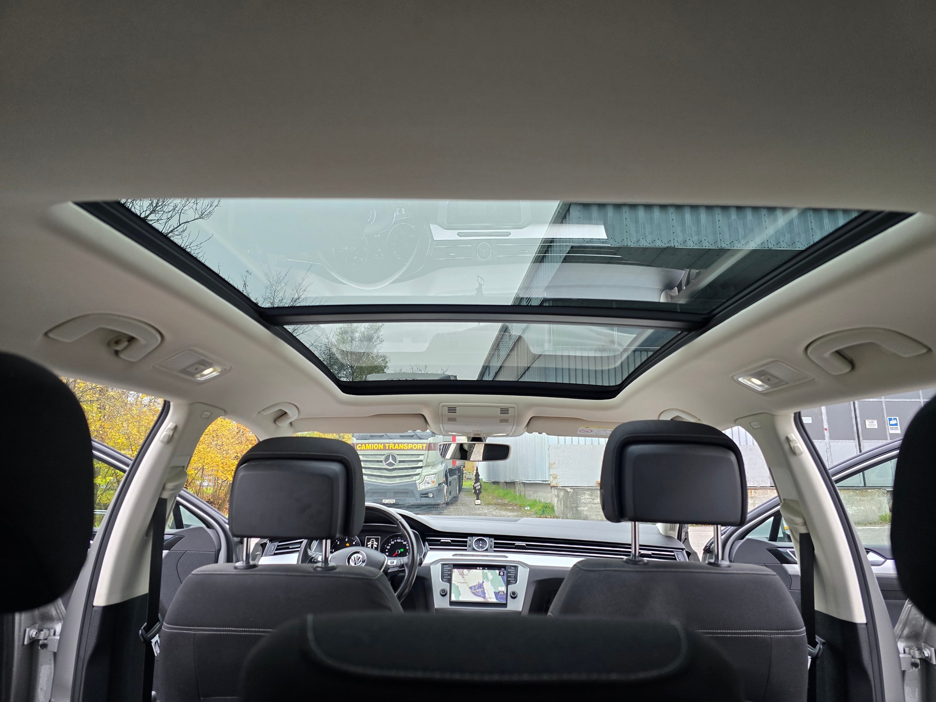VW Passat Variant 1.6 TDI Business DSG-image-21