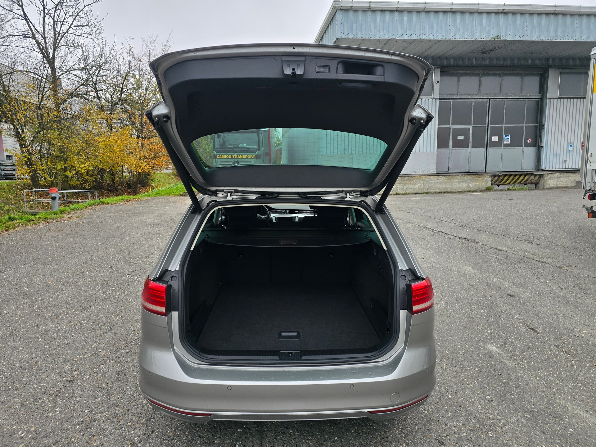 VW Passat Variant 1.6 TDI Business DSG-image-6