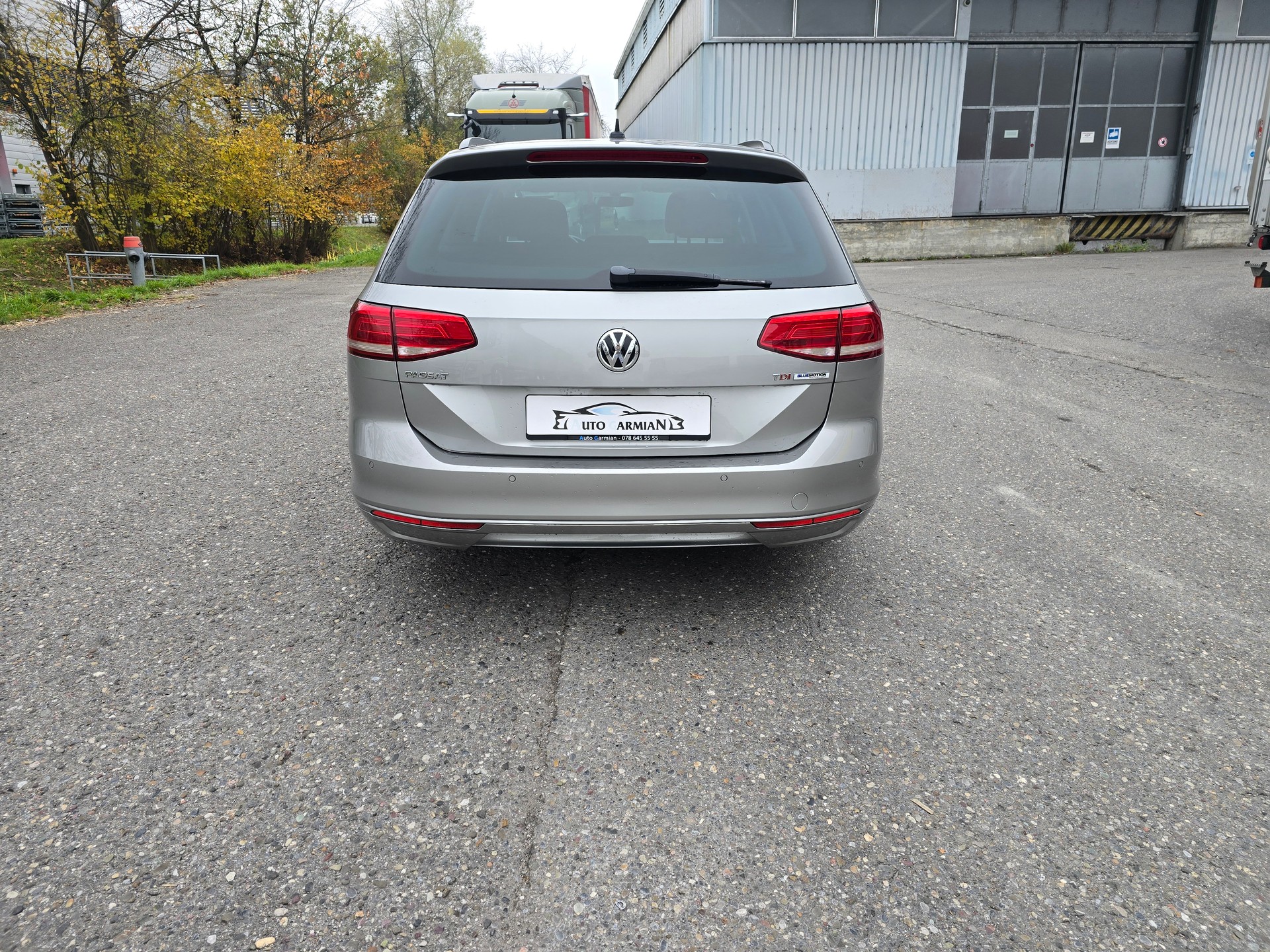 VW Passat Variant 1.6 TDI Business DSG-image-3