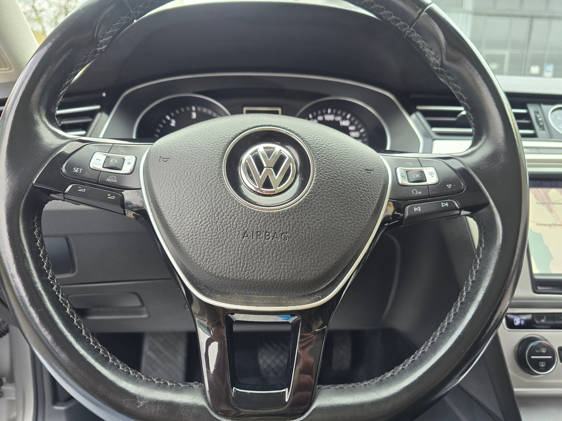 VW Passat Variant 1.6 TDI Business DSG-image-19