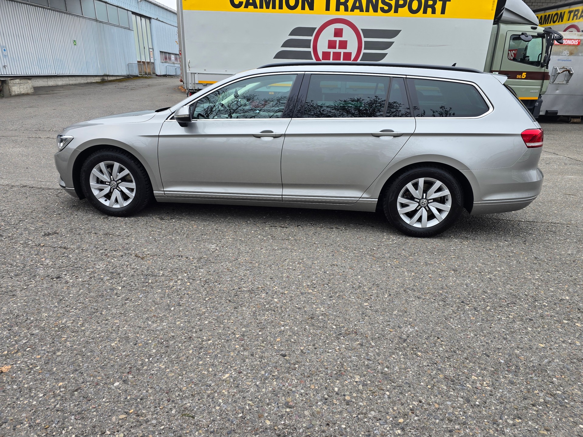 VW Passat Variant 1.6 TDI Business DSG-image-9