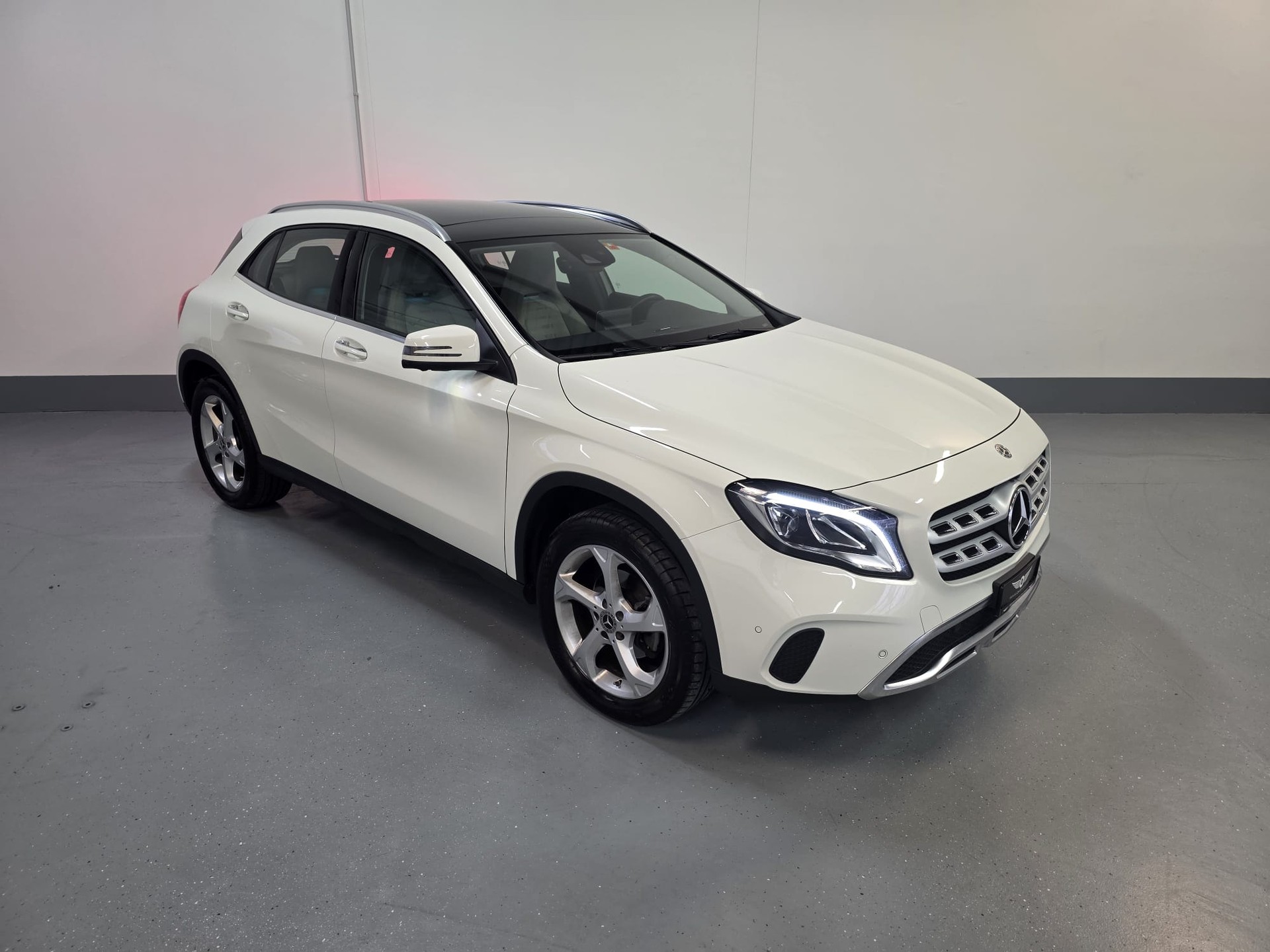MERCEDES-BENZ GLA 200 d Swiss Star Edition Urban 4Matic 7G-DCT-image-1