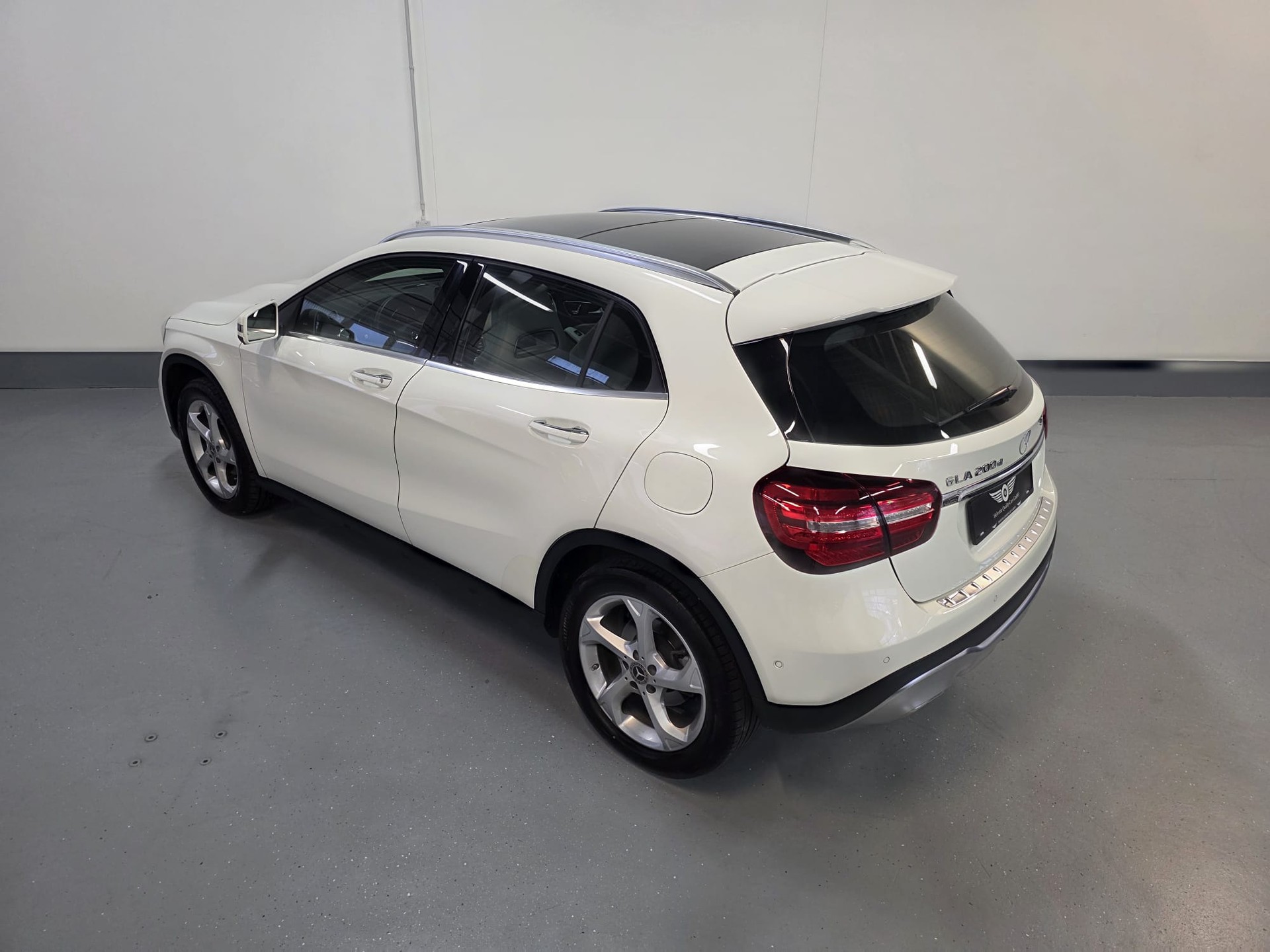 MERCEDES-BENZ GLA 200 d Swiss Star Edition Urban 4Matic 7G-DCT-image-12