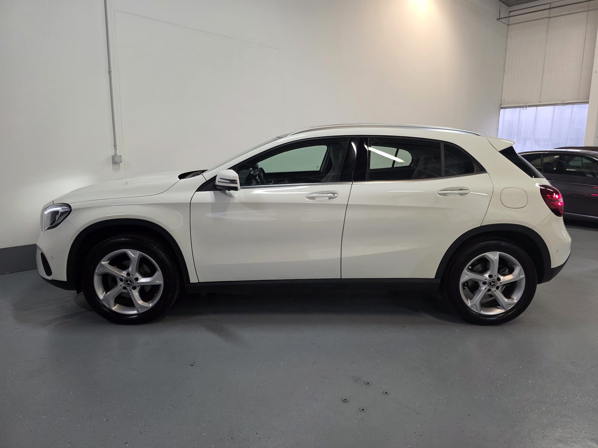 MERCEDES-BENZ GLA 200 d Swiss Star Edition Urban 4Matic 7G-DCT-image-6