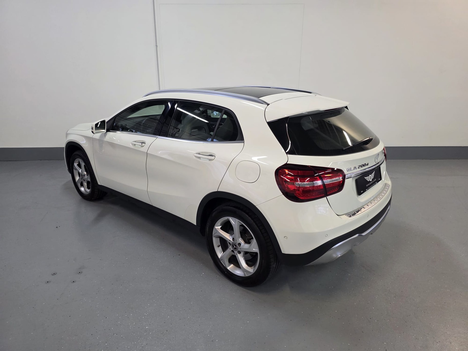 MERCEDES-BENZ GLA 200 d Swiss Star Edition Urban 4Matic 7G-DCT-image-13