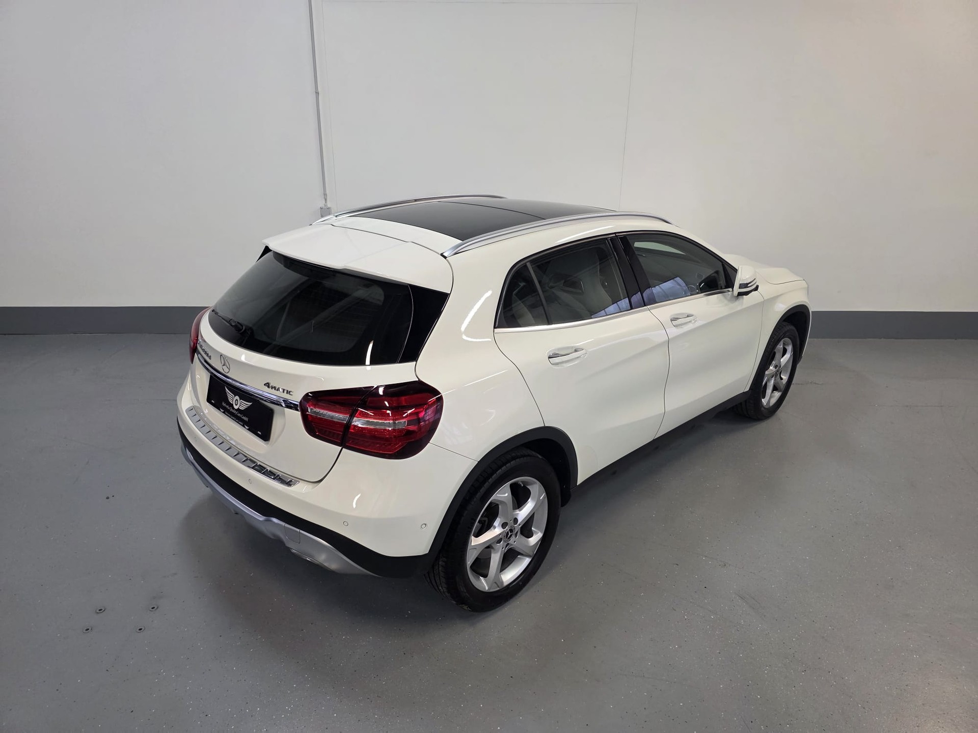 MERCEDES-BENZ GLA 200 d Swiss Star Edition Urban 4Matic 7G-DCT-image-8