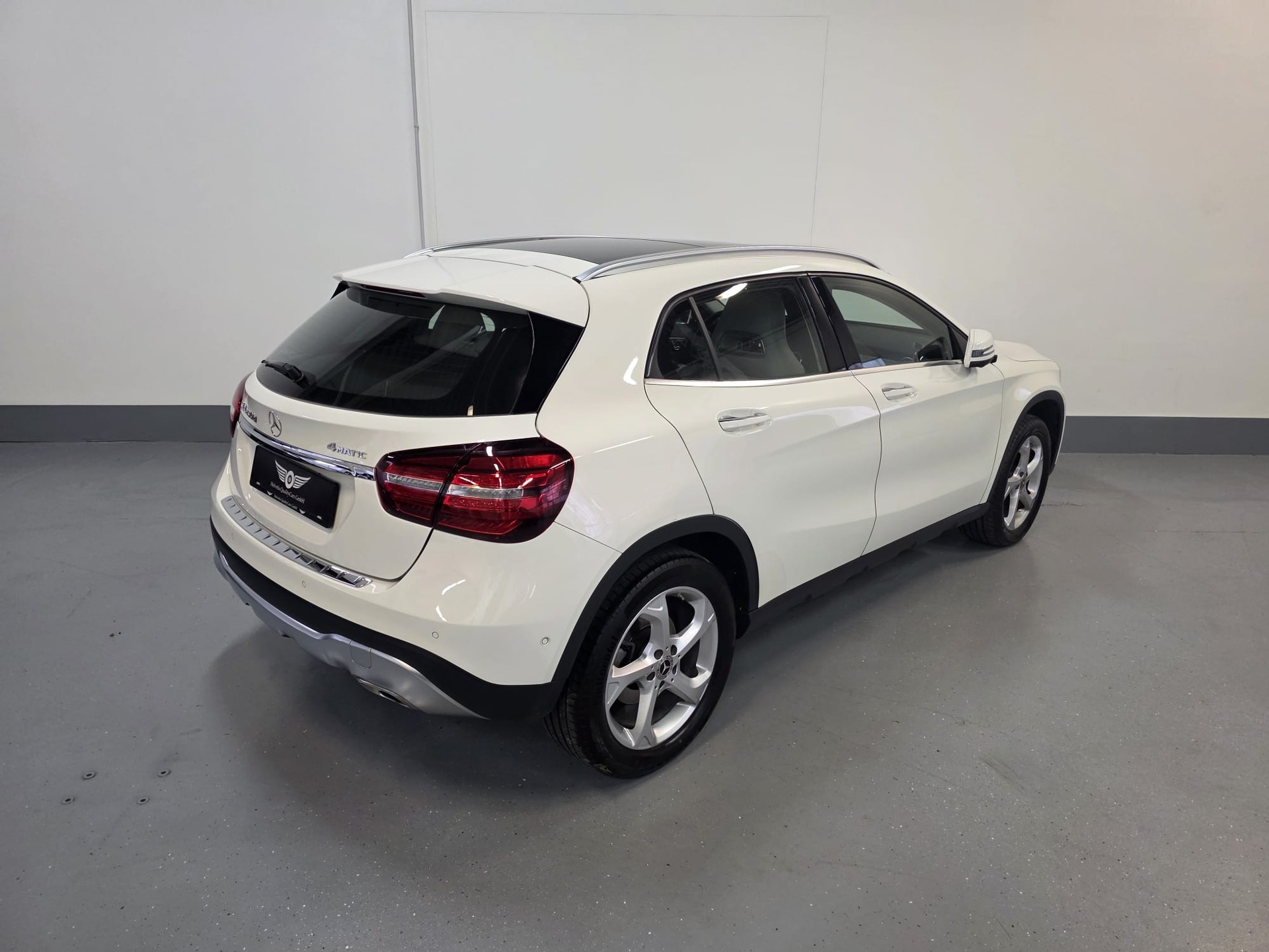 MERCEDES-BENZ GLA 200 d Swiss Star Edition Urban 4Matic 7G-DCT-image-9