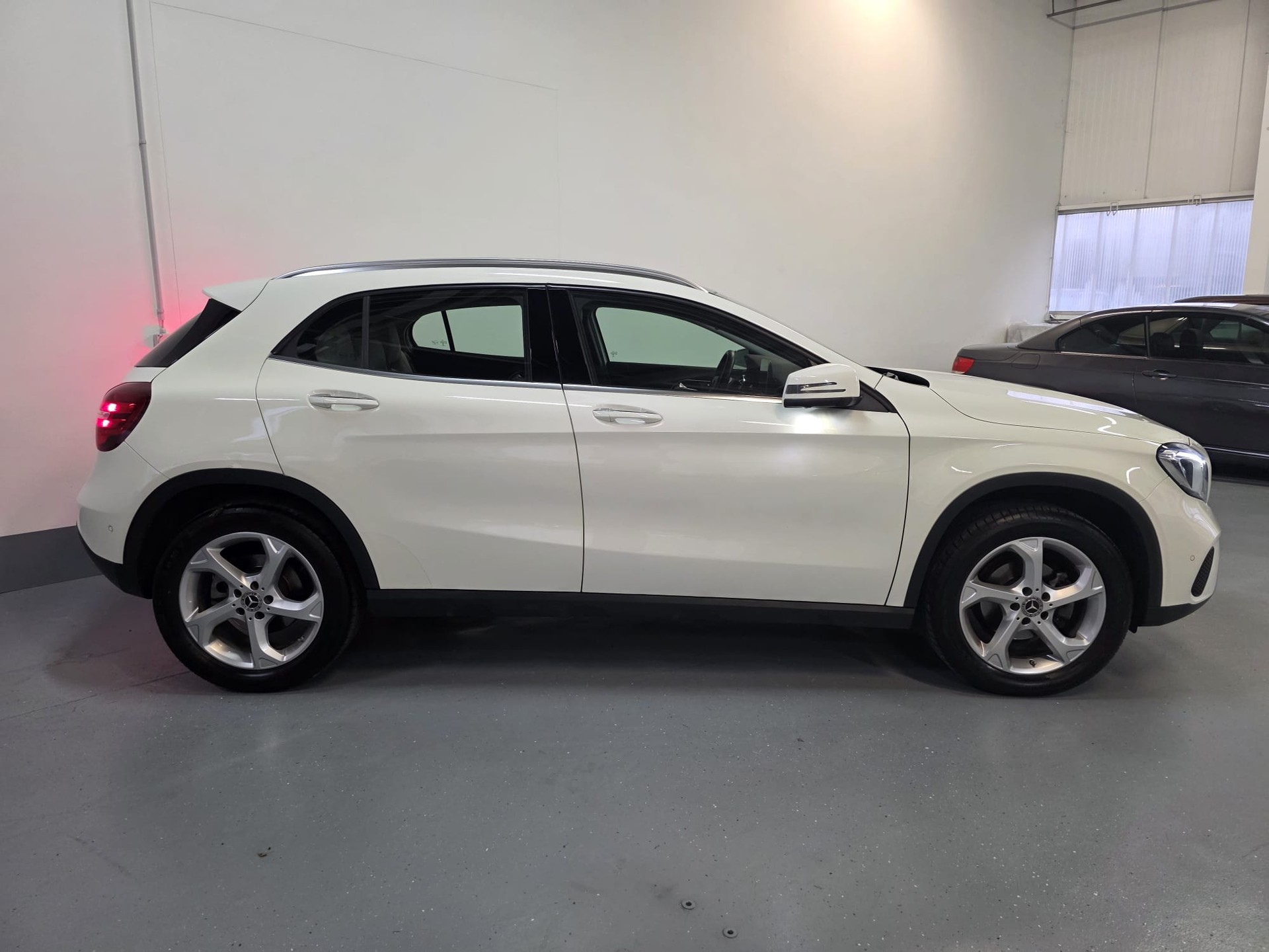 MERCEDES-BENZ GLA 200 d Swiss Star Edition Urban 4Matic 7G-DCT-image-7