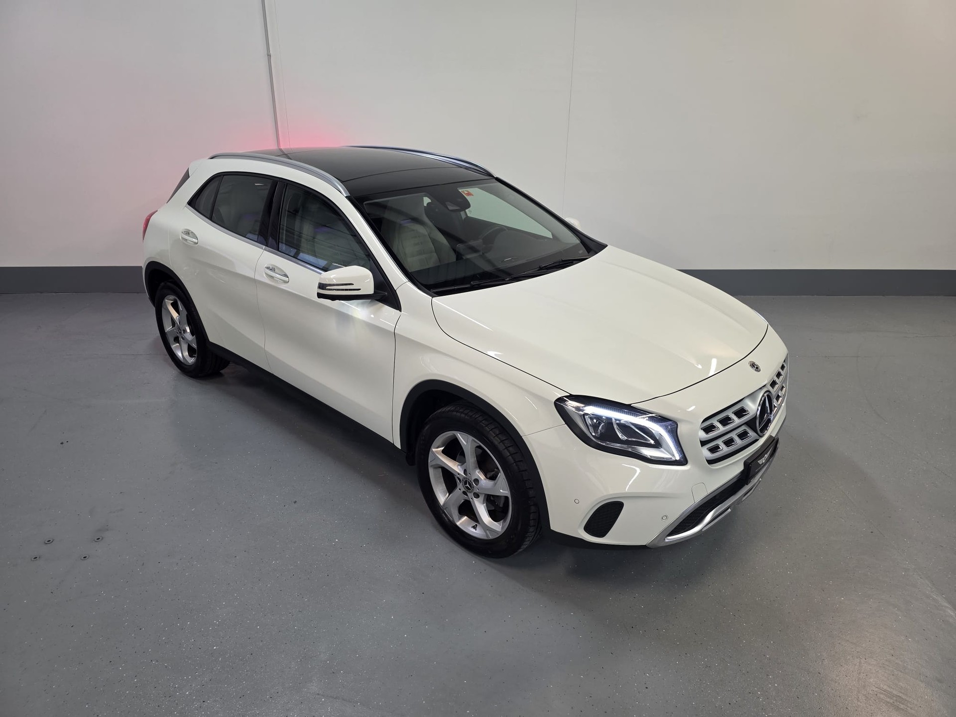 MERCEDES-BENZ GLA 200 d Swiss Star Edition Urban 4Matic 7G-DCT-image-0