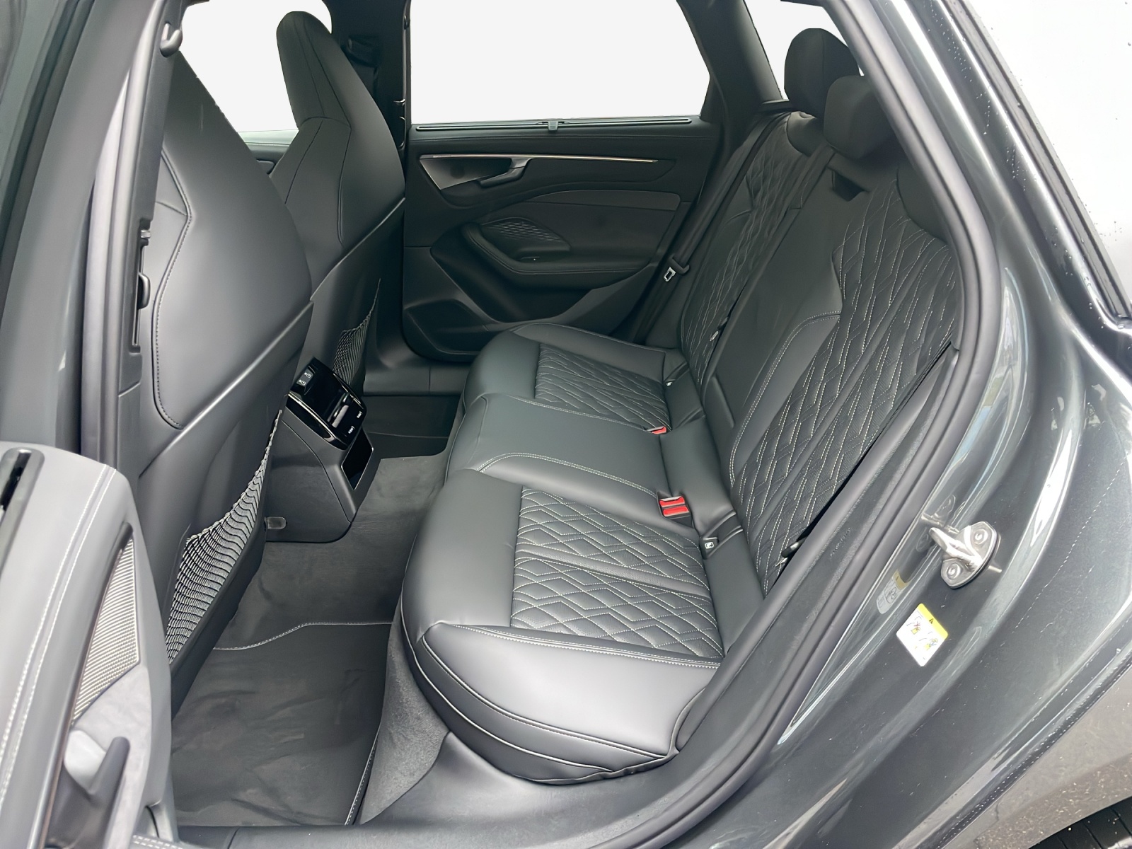 AUDI A6 Avant TFSI quattro 270 kW S tronic-image-11