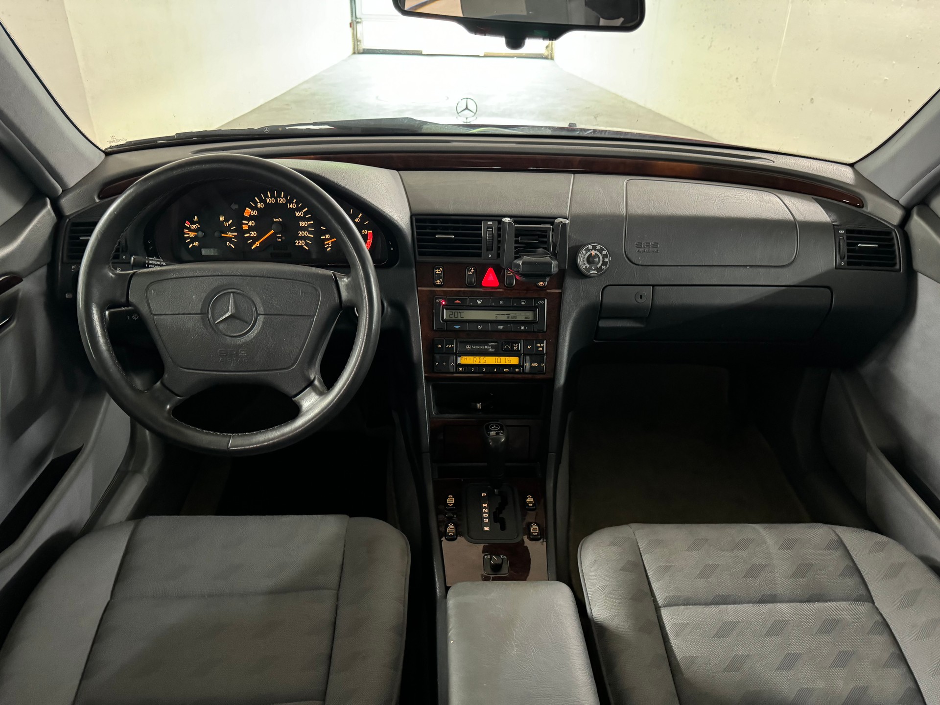 MERCEDES-BENZ C 250 TD Elégance Automatic-image-10