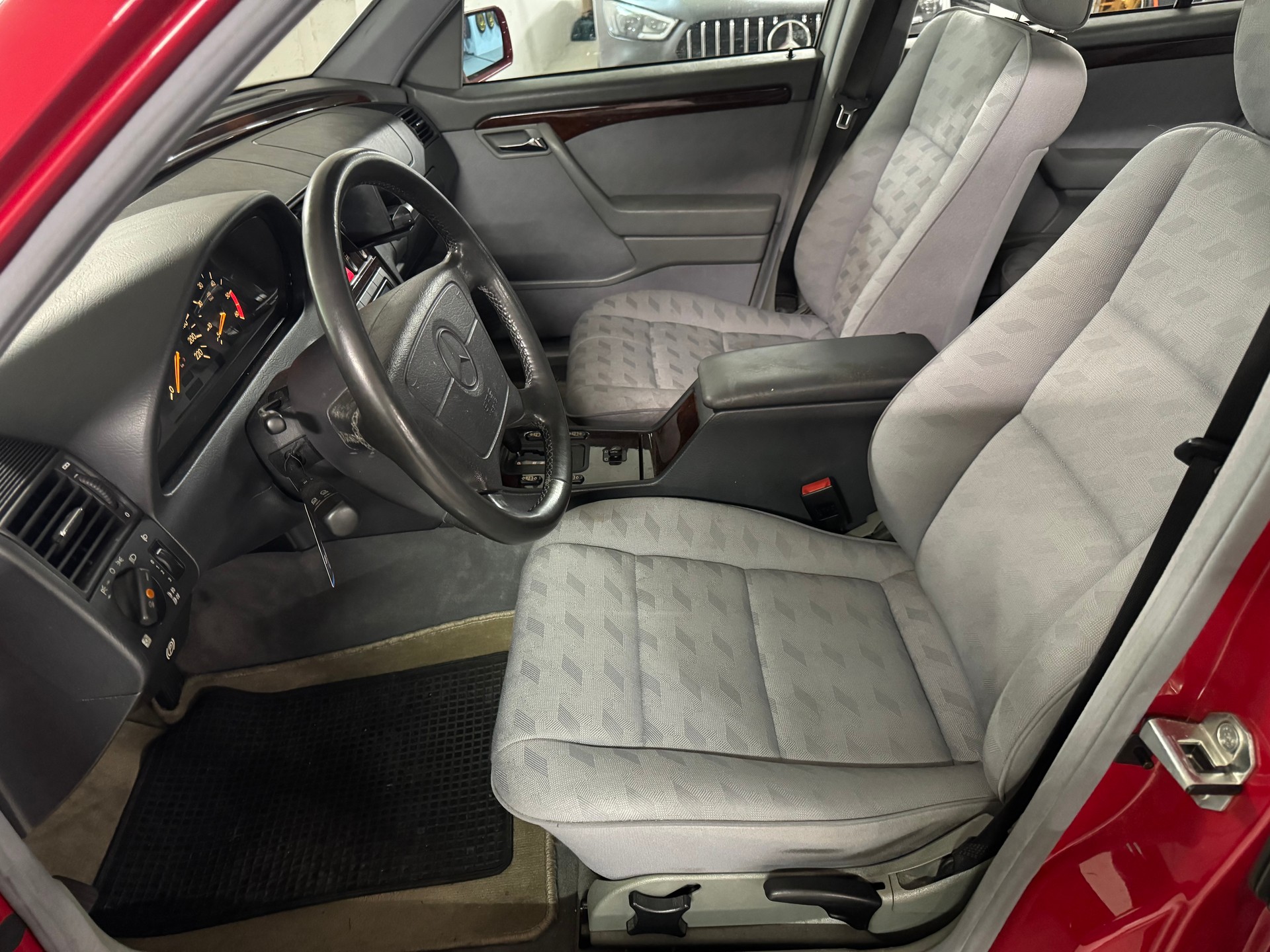 MERCEDES-BENZ C 250 TD Elégance Automatic-image-9