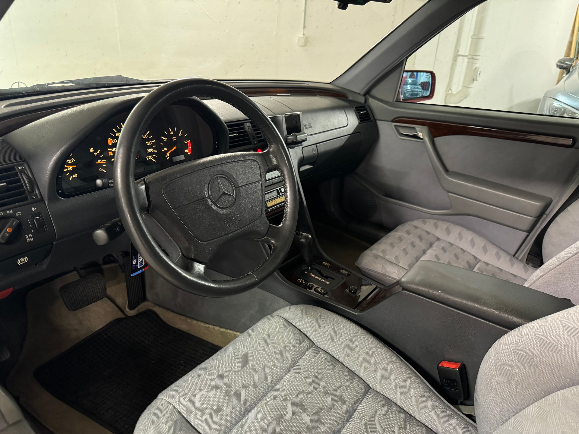 MERCEDES-BENZ C 250 TD Elégance Automatic-image-8