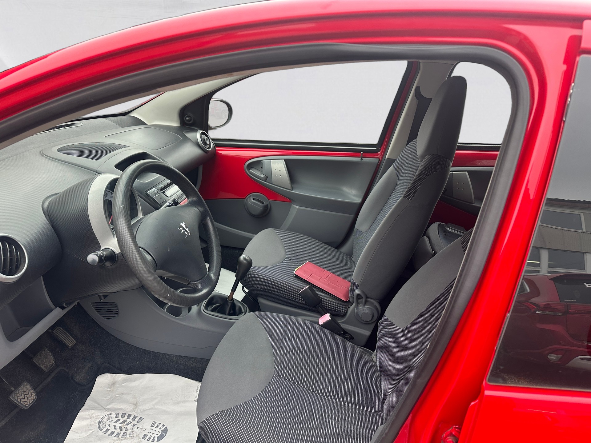PEUGEOT 107 1.0 City Move-image-9