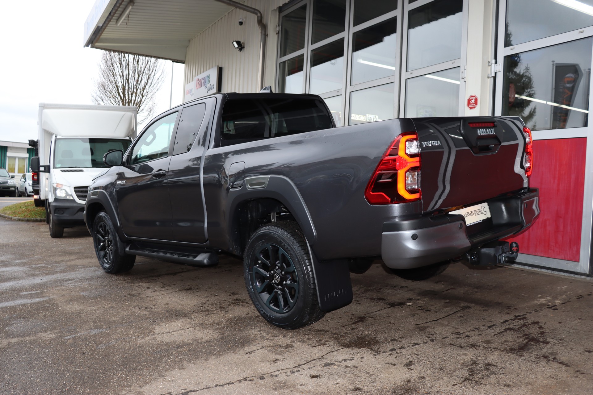 TOYOTA 2.8D-4D Invincible X- Cap 4x4 Automat-image-6