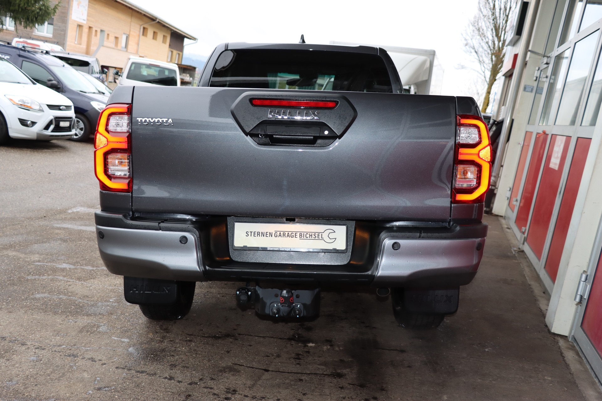 TOYOTA 2.8D-4D Invincible X- Cap 4x4 Automat-image-8