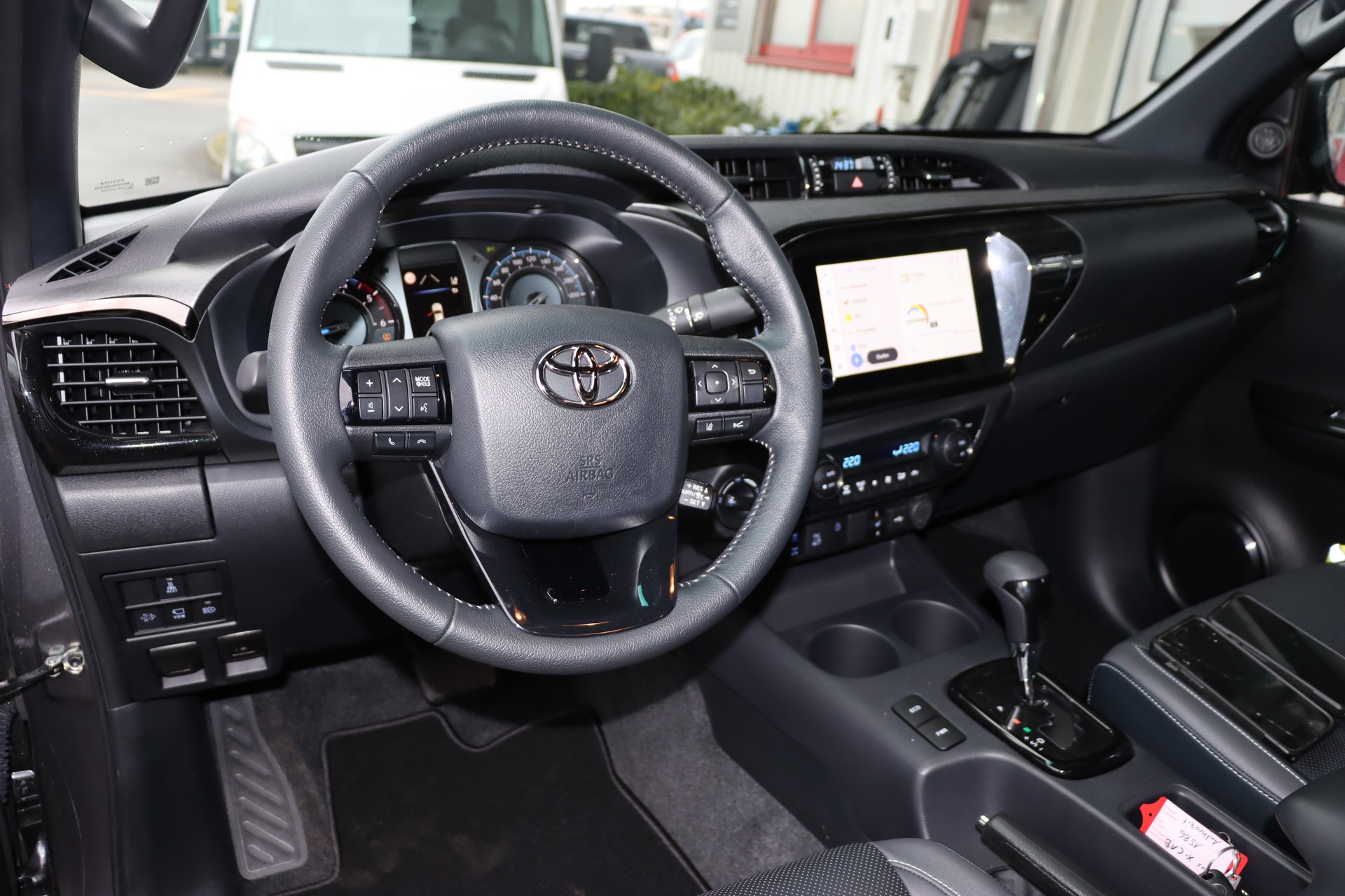 TOYOTA 2.8D-4D Invincible X- Cap 4x4 Automat-image-13