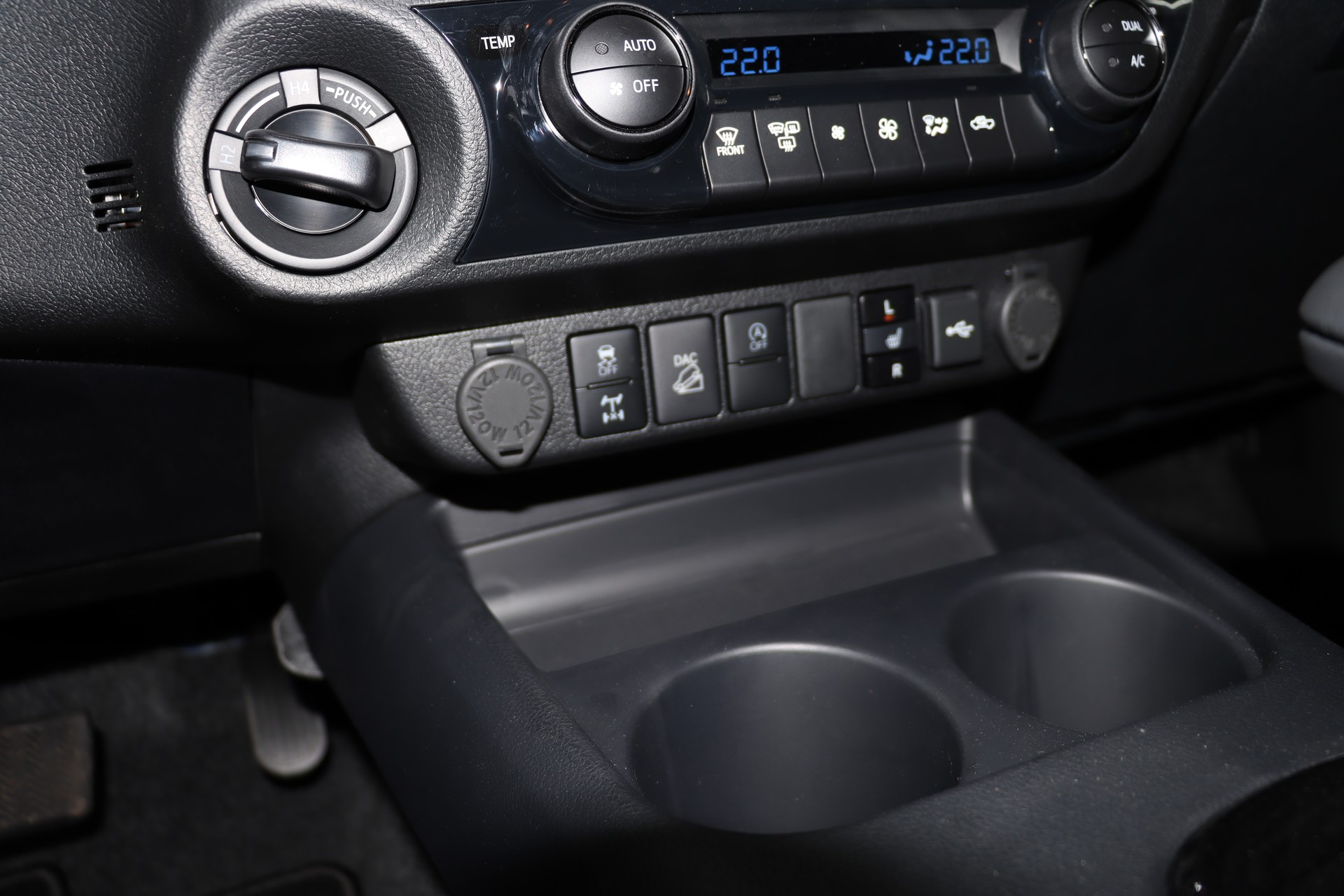 TOYOTA 2.8D-4D Invincible X- Cap 4x4 Automat-image-15