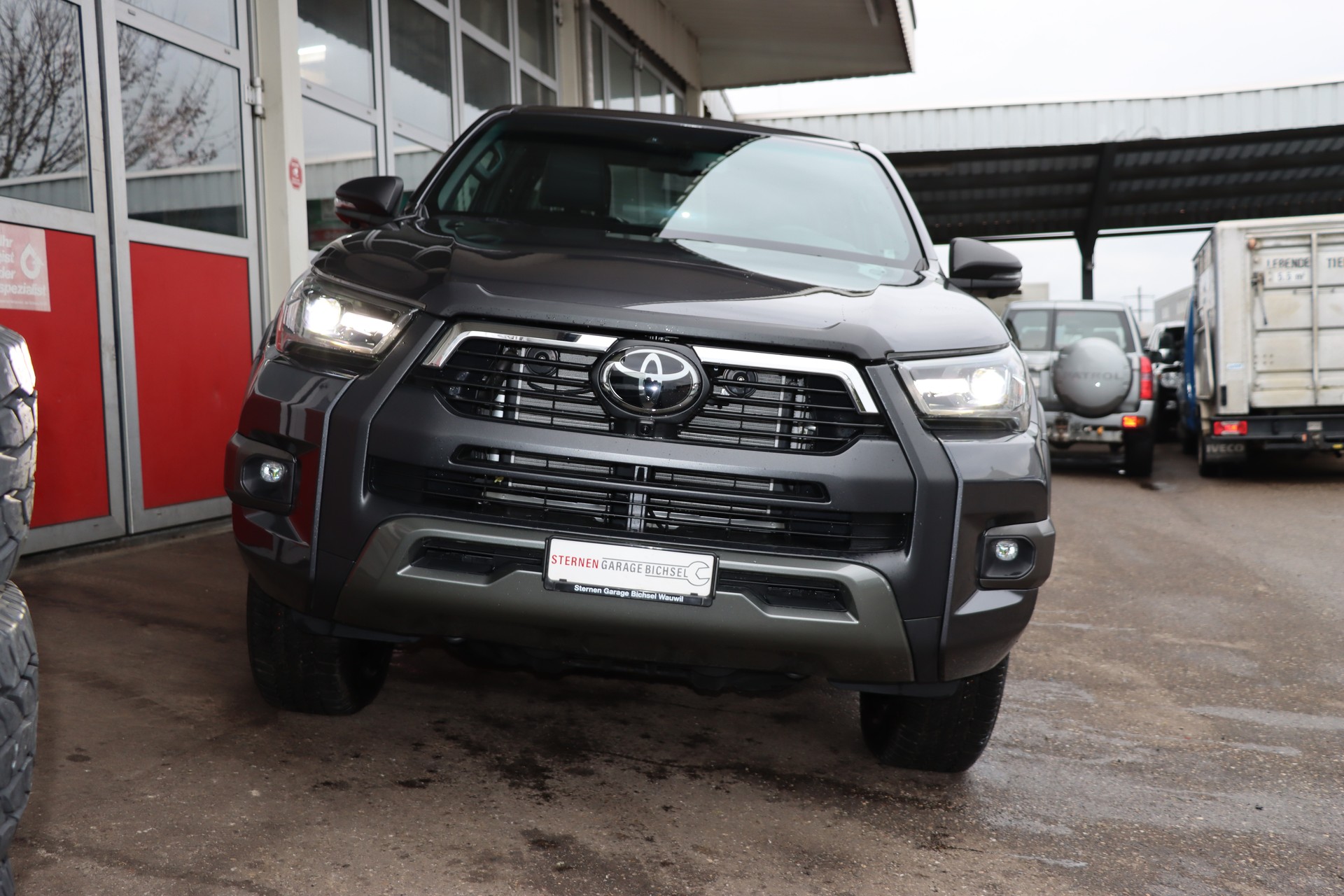 TOYOTA 2.8D-4D Invincible X- Cap 4x4 Automat-showroom-element-2