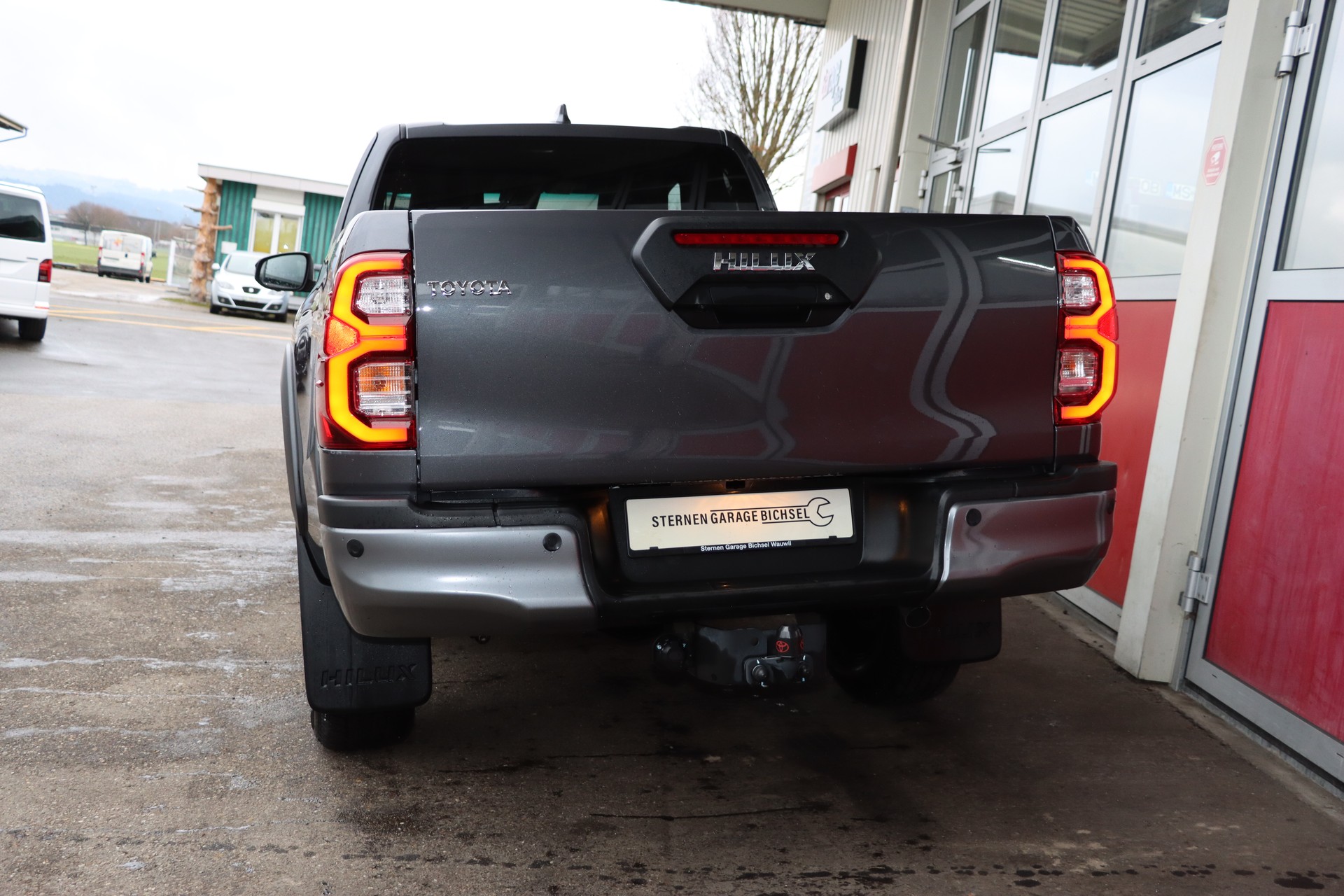TOYOTA 2.8D-4D Invincible X- Cap 4x4 Automat-image-7