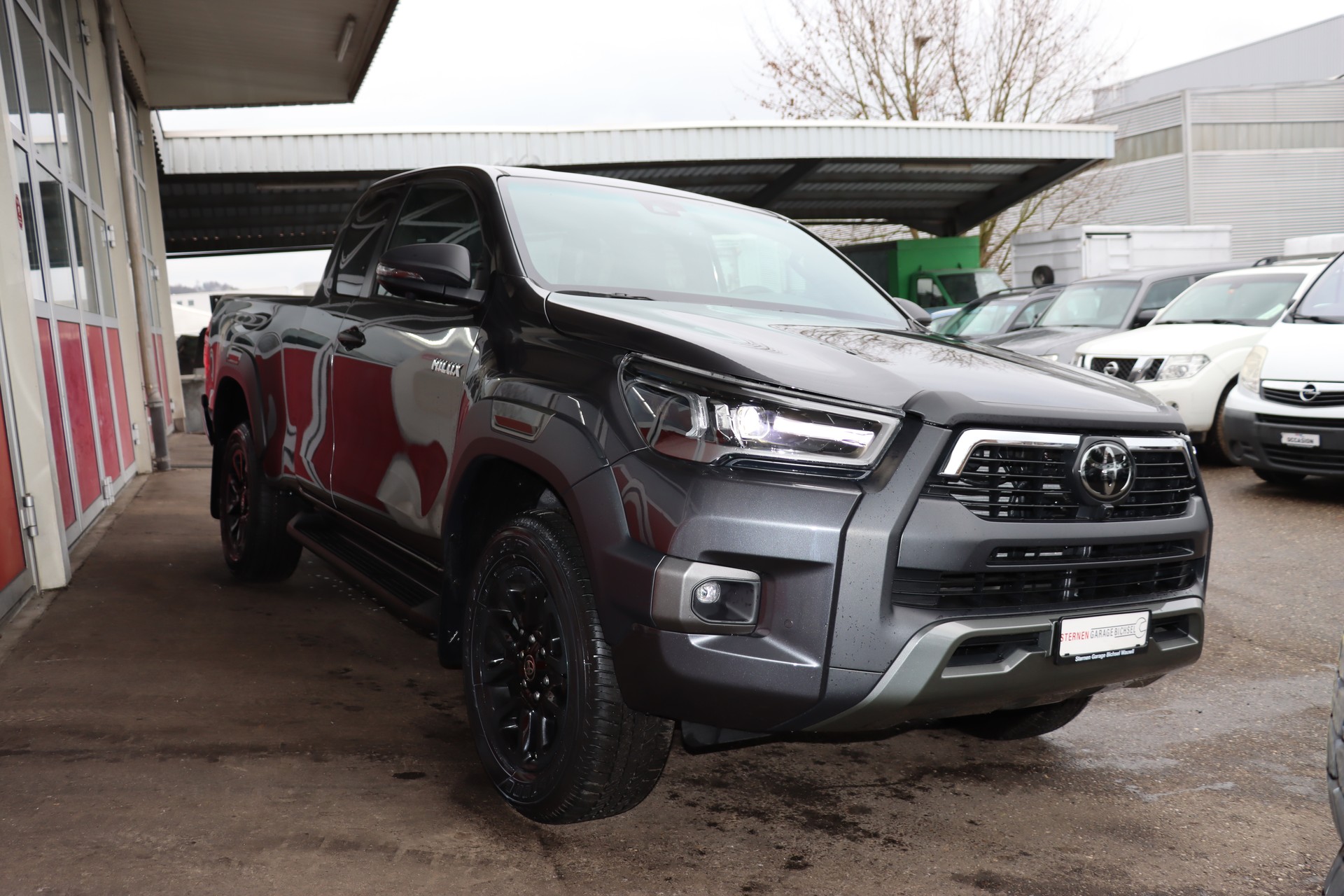TOYOTA 2.8D-4D Invincible X- Cap 4x4 Automat-showroom-element-3