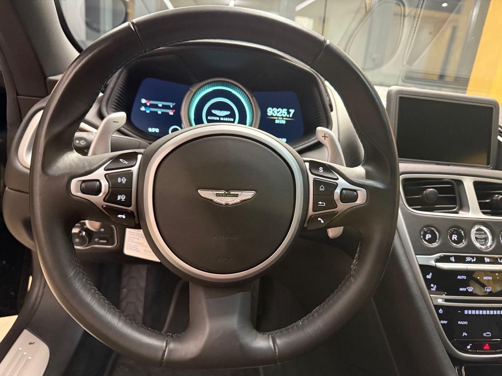 ASTON MARTIN DB11 V8 Touchtronic 3-image-10