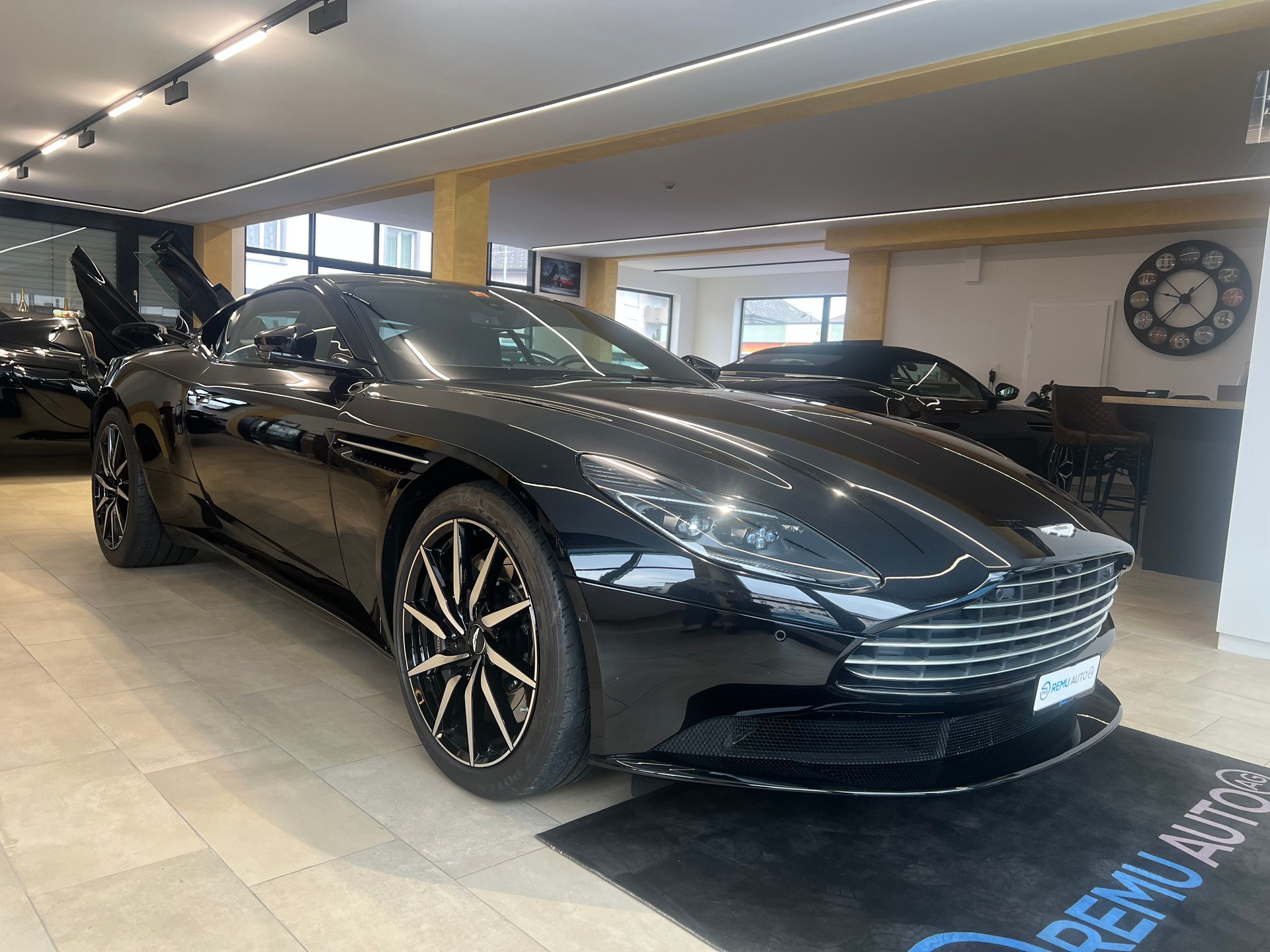 ASTON MARTIN DB11 V8 Touchtronic 3-image-0