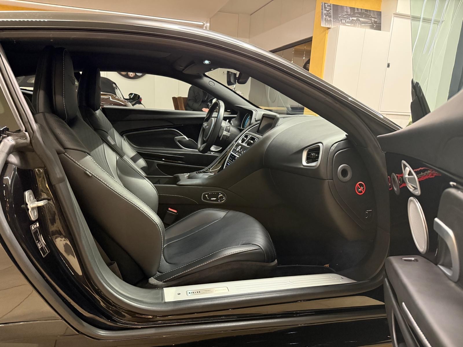 ASTON MARTIN DB11 V8 Touchtronic 3-image-12