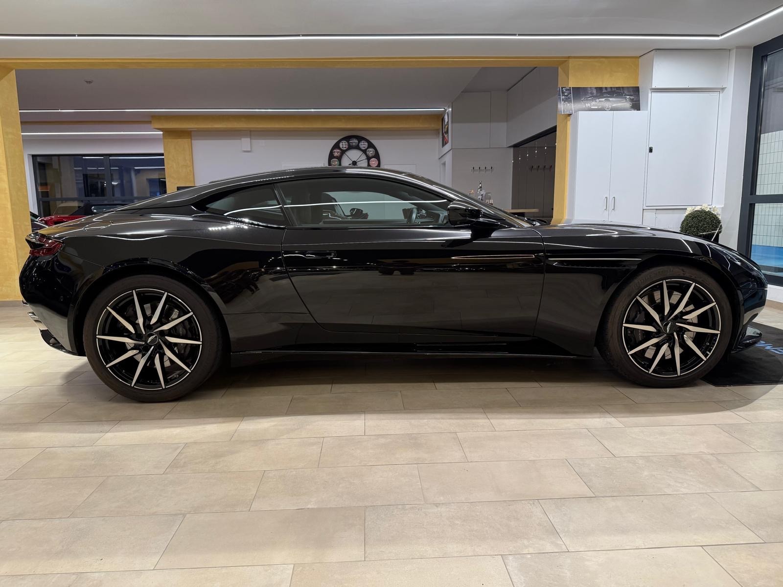 ASTON MARTIN DB11 V8 Touchtronic 3-image-7