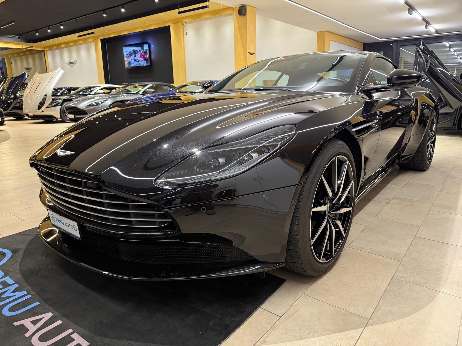 ASTON MARTIN DB11 V8 Touchtronic 3-image-2
