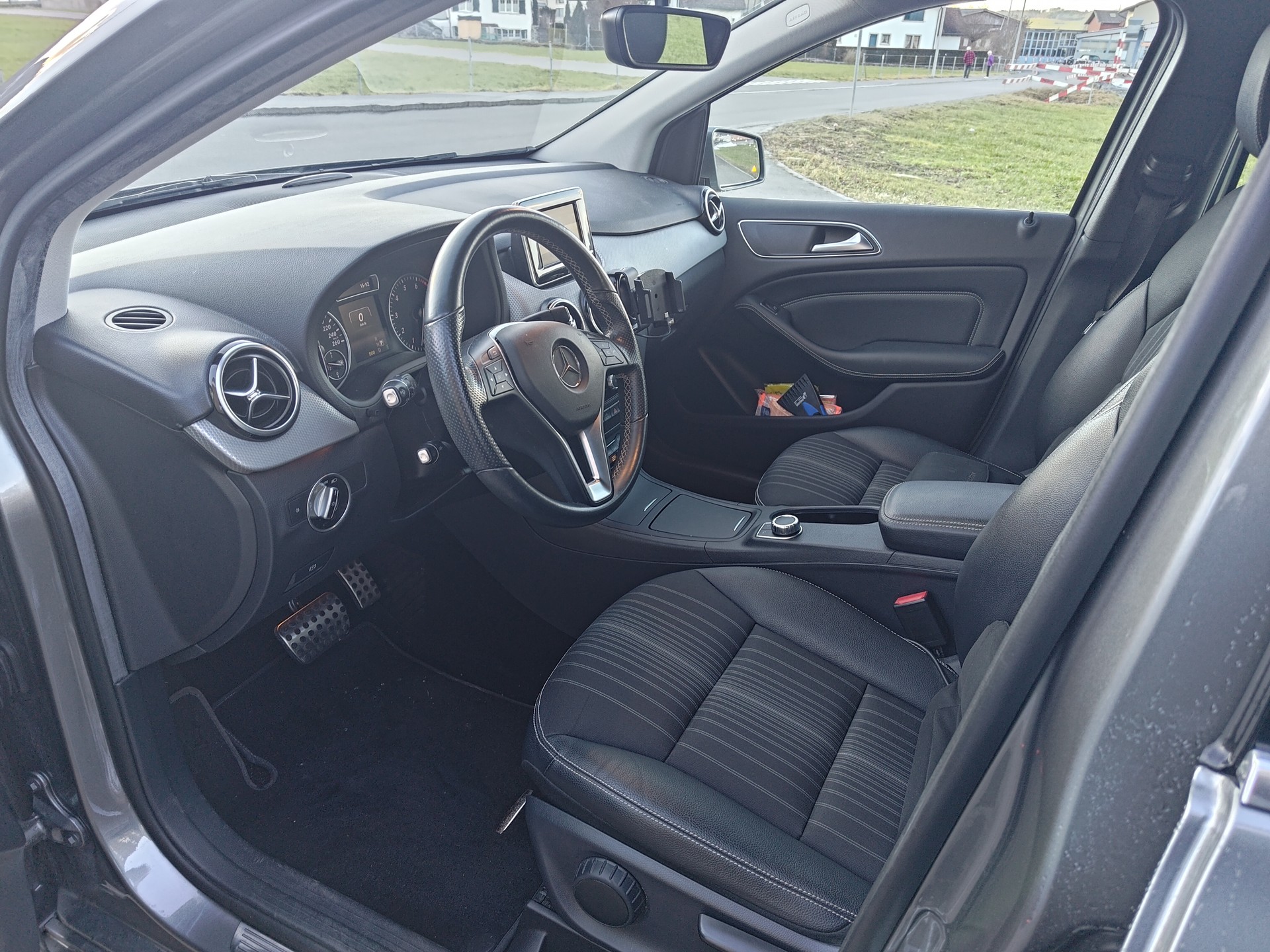 MERCEDES-BENZ B 250 7G-DCT-image-11