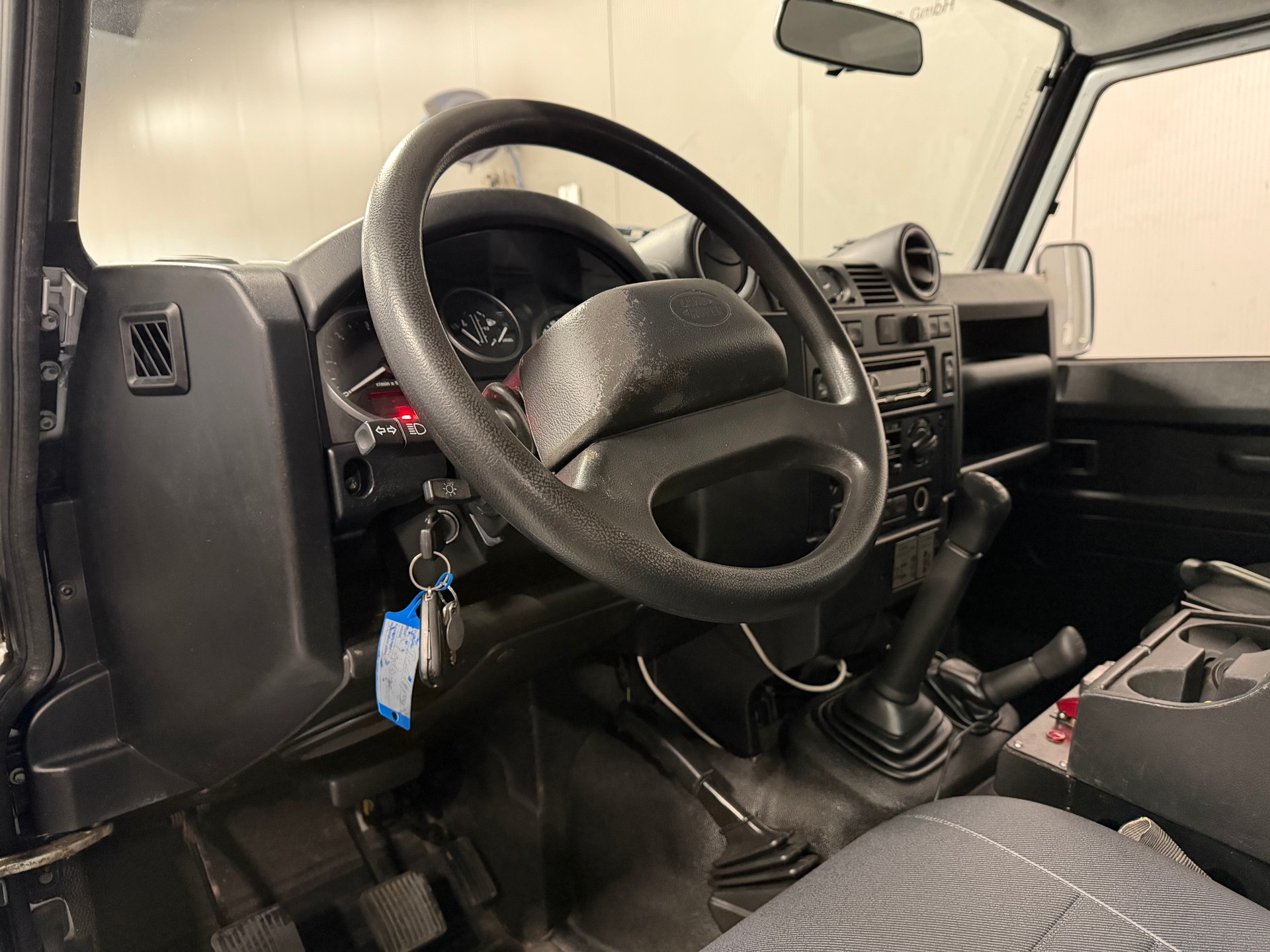 LAND ROVER Defender 110 2.2 TD4 Station Wagon-image-9