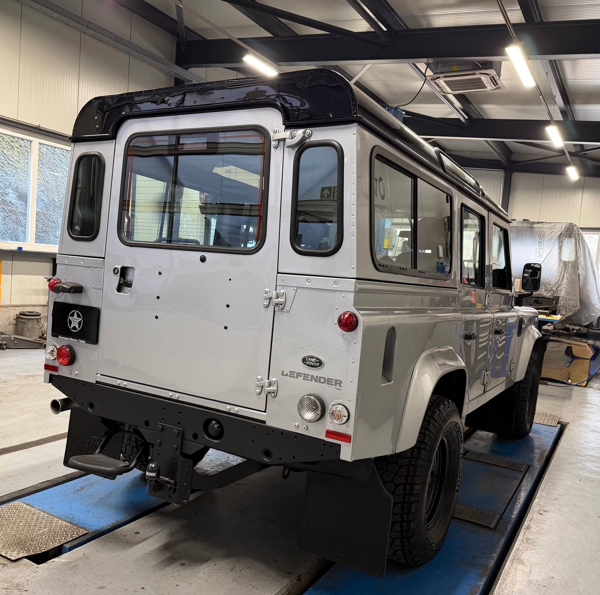 LAND ROVER Defender 110 2.2 TD4 Station Wagon-image-5