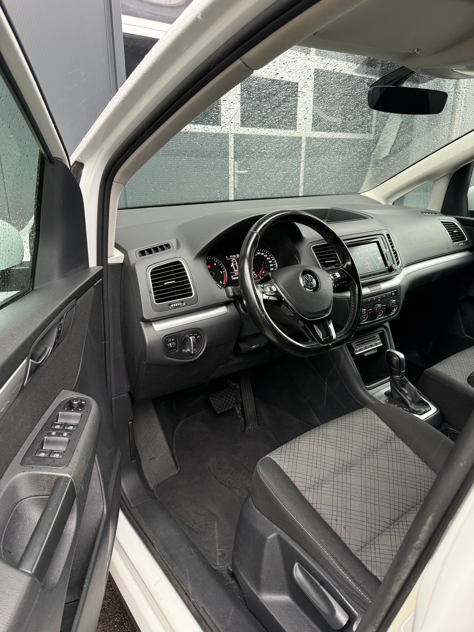 VW Sharan 2.0 TDI BMT Comfortline DSG-image-13