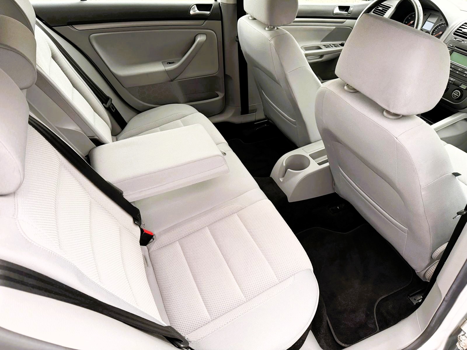 VW Golf 2.0 FSI Comfortline 4Motion-image-13