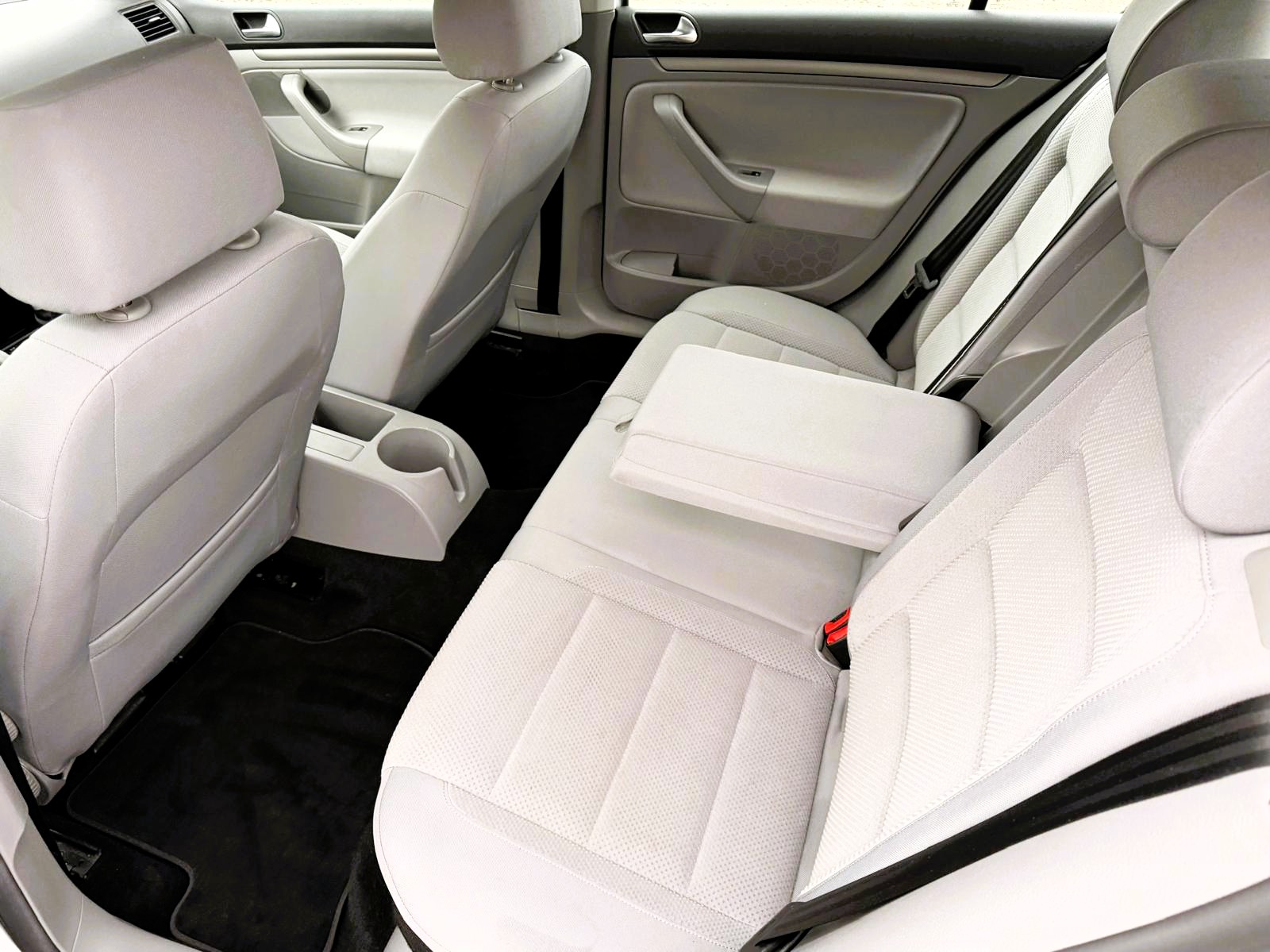 VW Golf 2.0 FSI Comfortline 4Motion-image-12