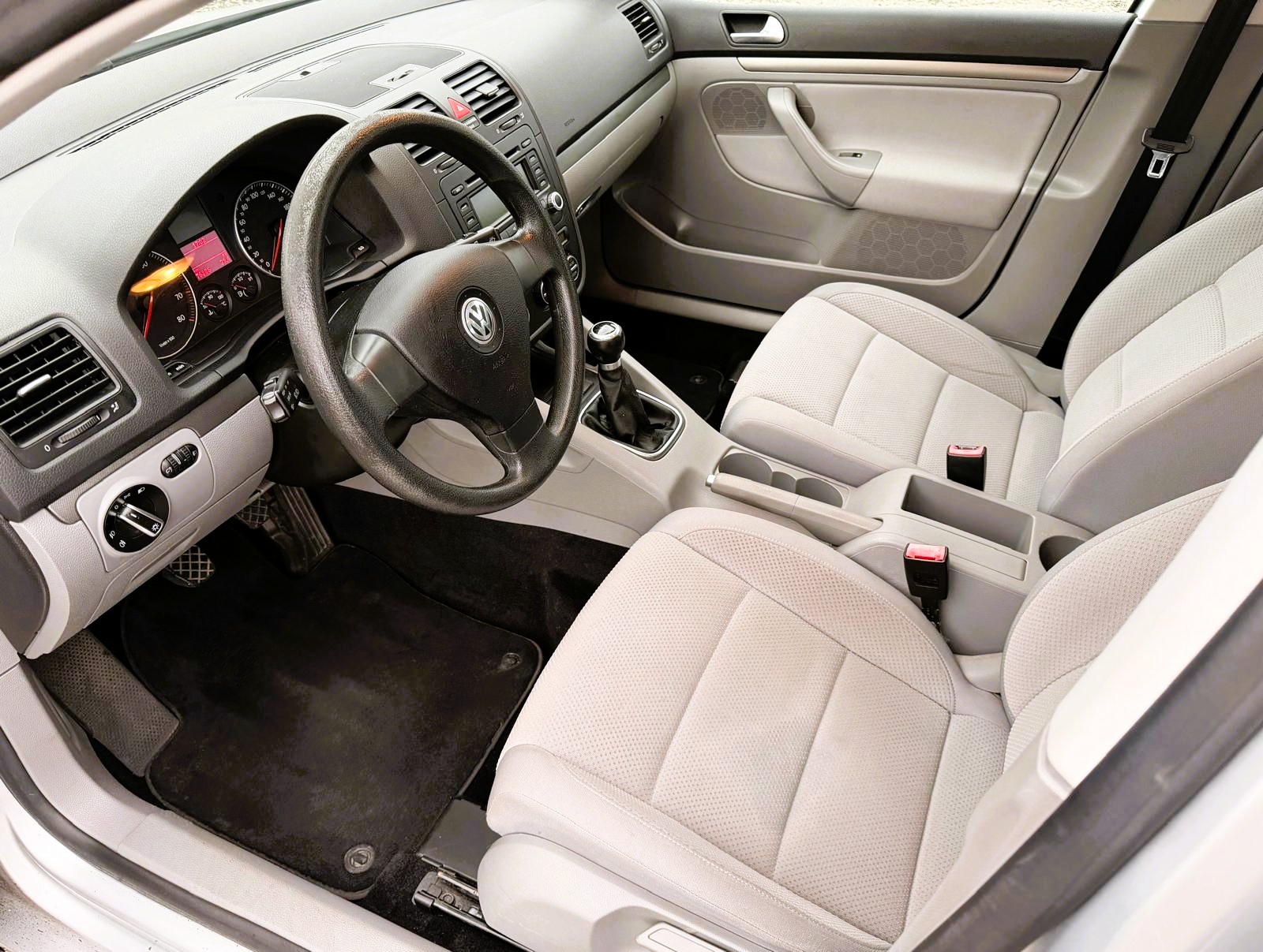 VW Golf 2.0 FSI Comfortline 4Motion-image-10