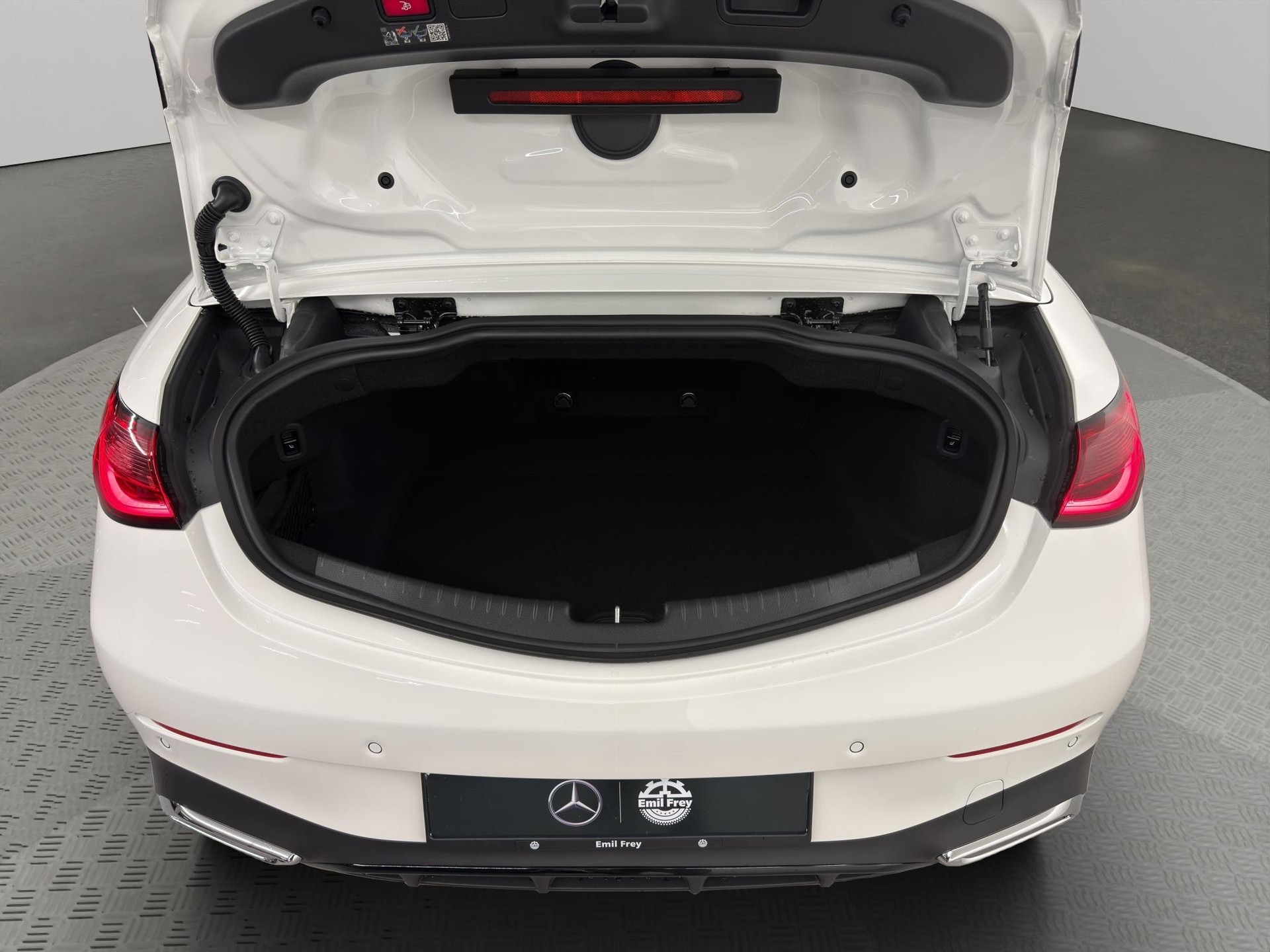 MERCEDES-BENZ CLE 200 AMG Line 4matic Cabriolet-image-5
