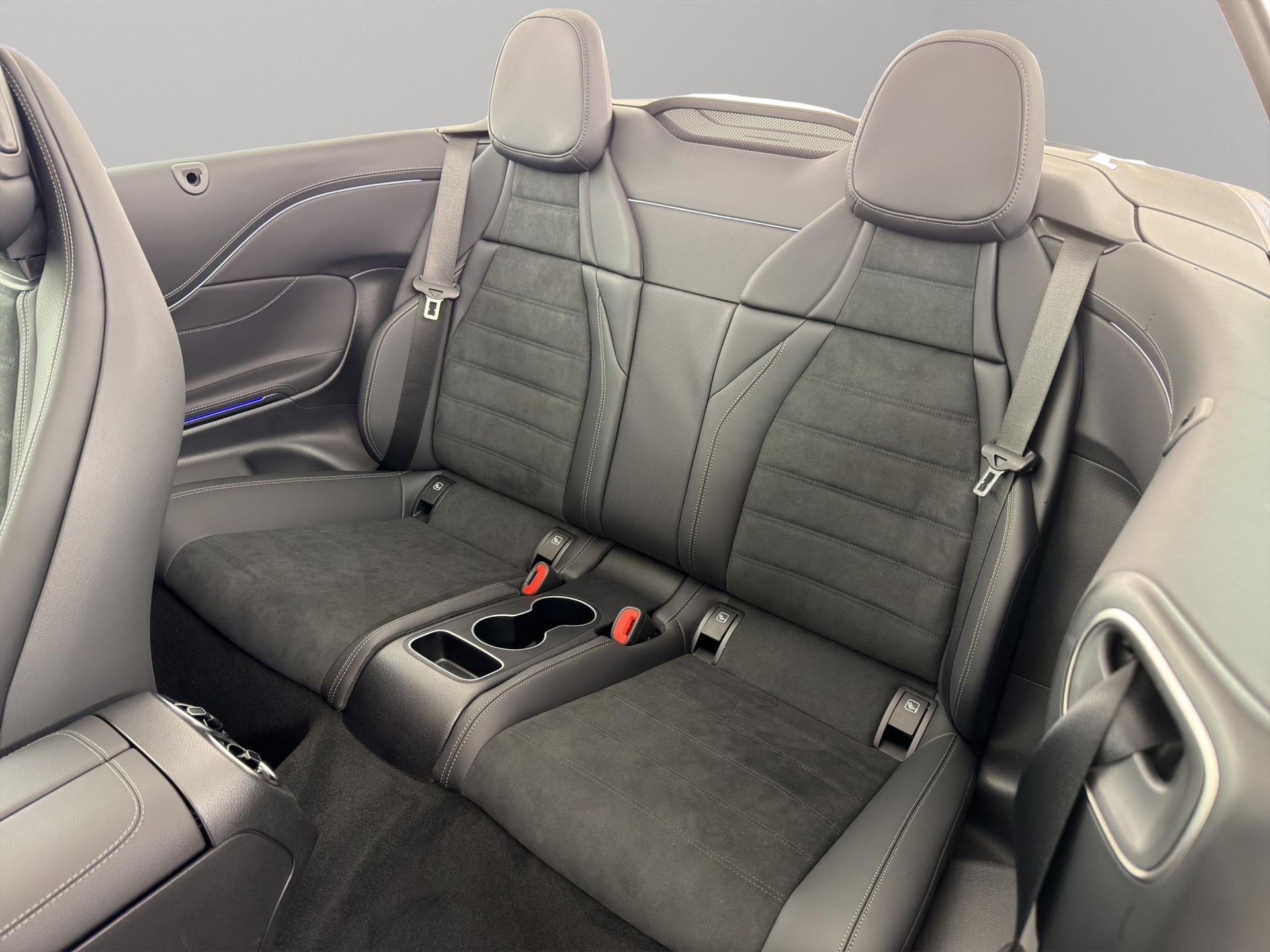 MERCEDES-BENZ CLE 200 AMG Line 4matic Cabriolet-image-7