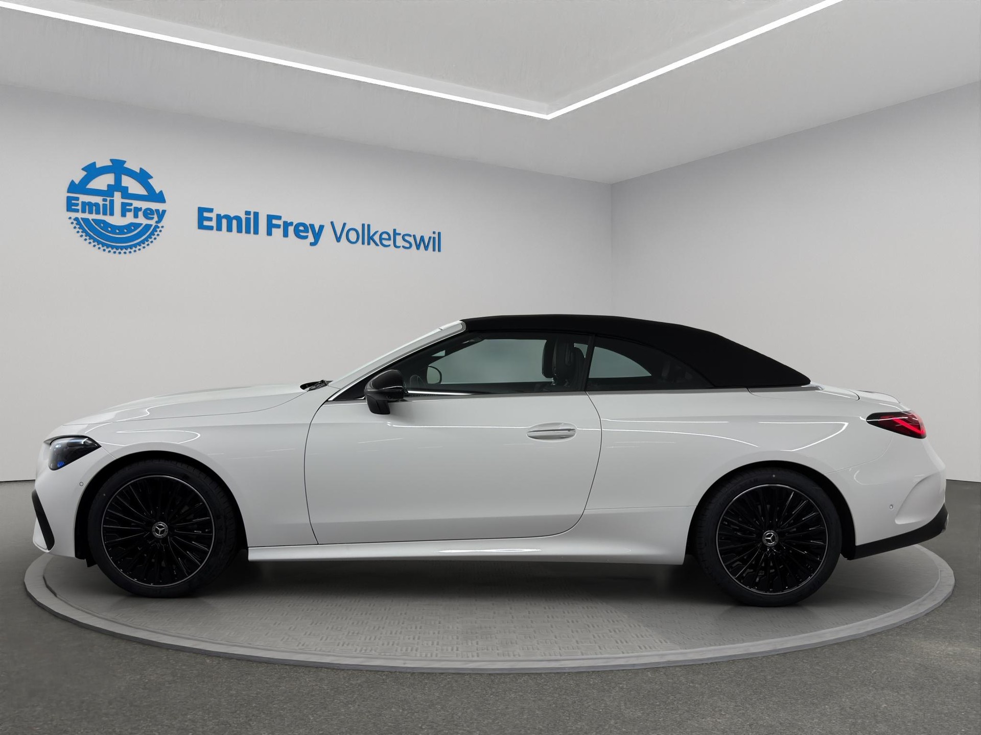 MERCEDES-BENZ CLE 200 AMG Line 4matic Cabriolet-showroom-element-1