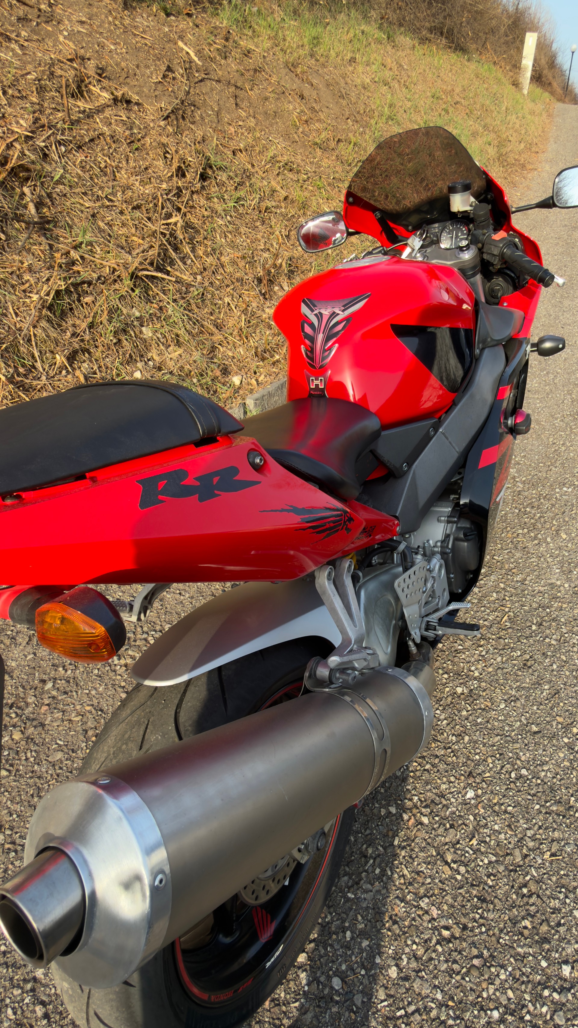 HONDA CBR 900 RR Fireblade FI-image-4