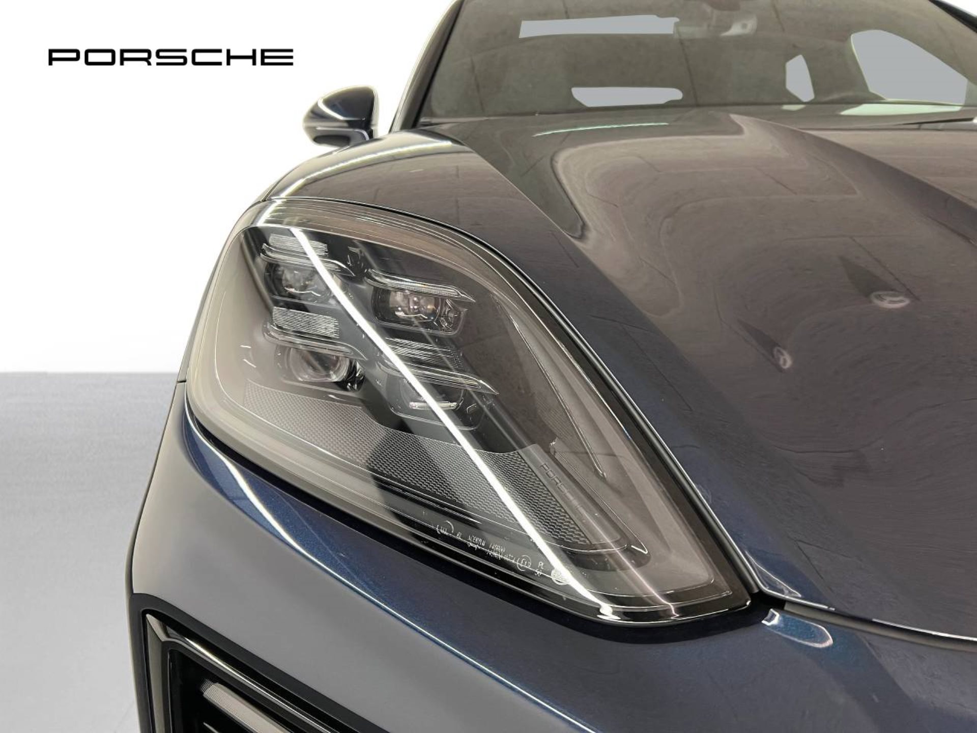 PORSCHE Cayenne Turbo E-Hybrid Coupé-image-11