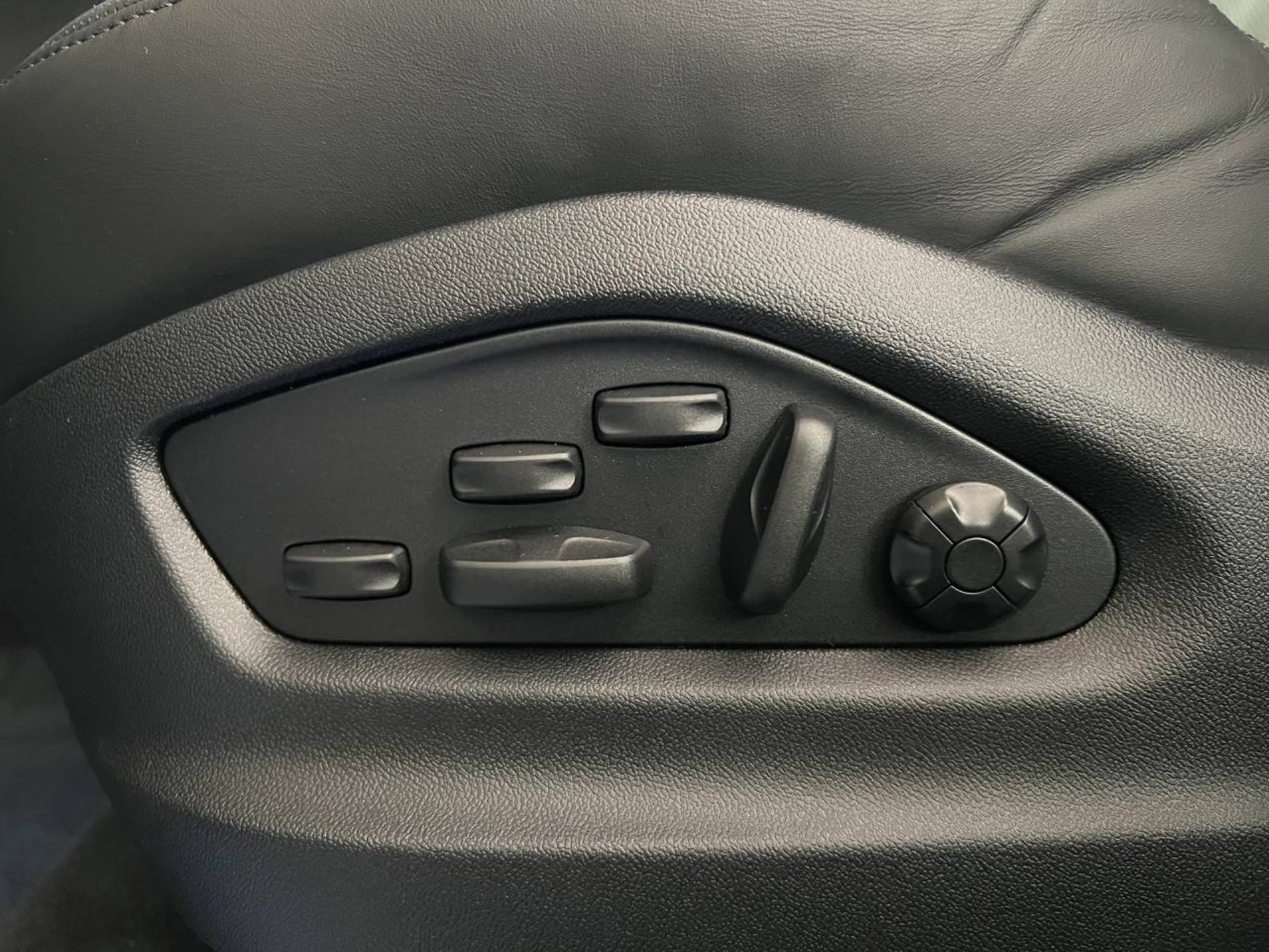 PORSCHE Cayenne Turbo E-Hybrid Coupé-image-21