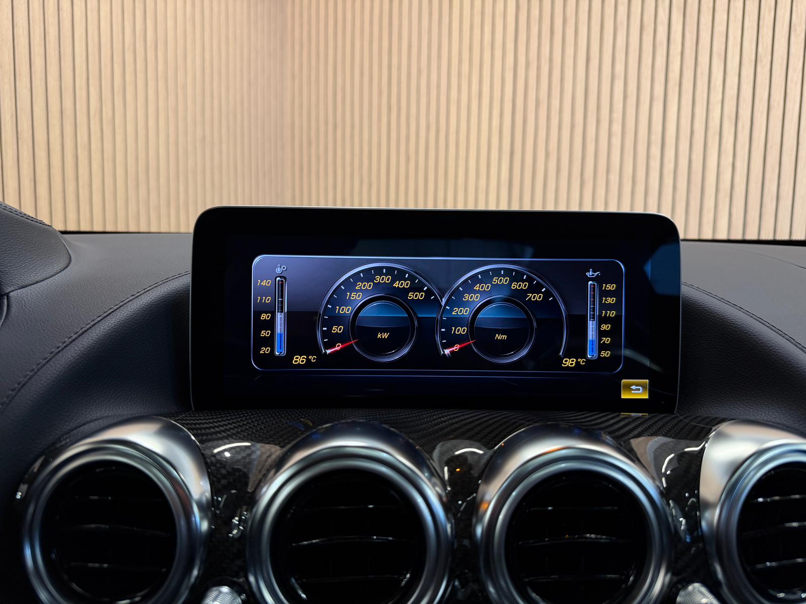 MERCEDES-BENZ AMG GT C Speedshift DCT-image-21