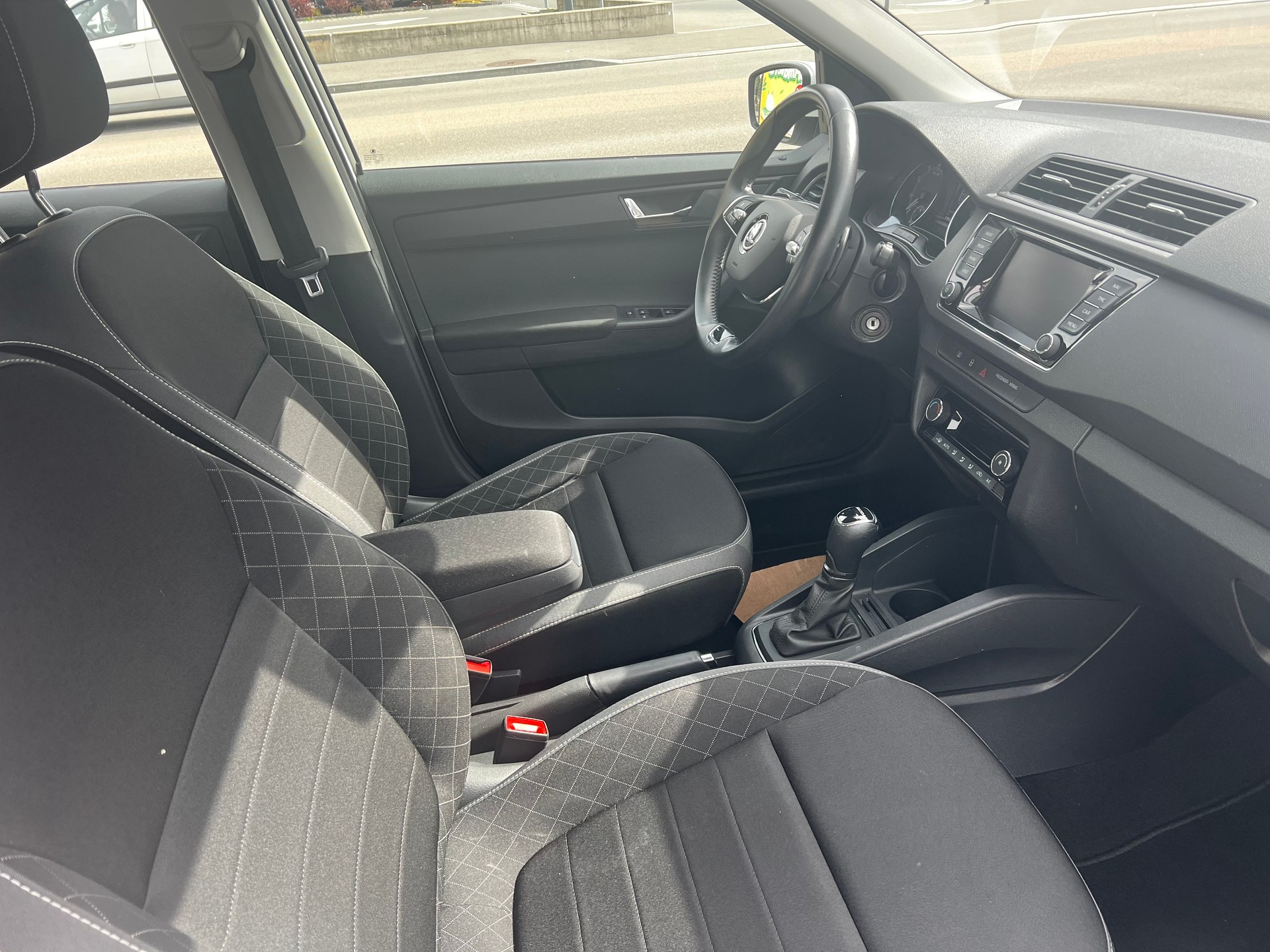 SKODA Fabia 1.0 TSI Ambition DSG-image-9