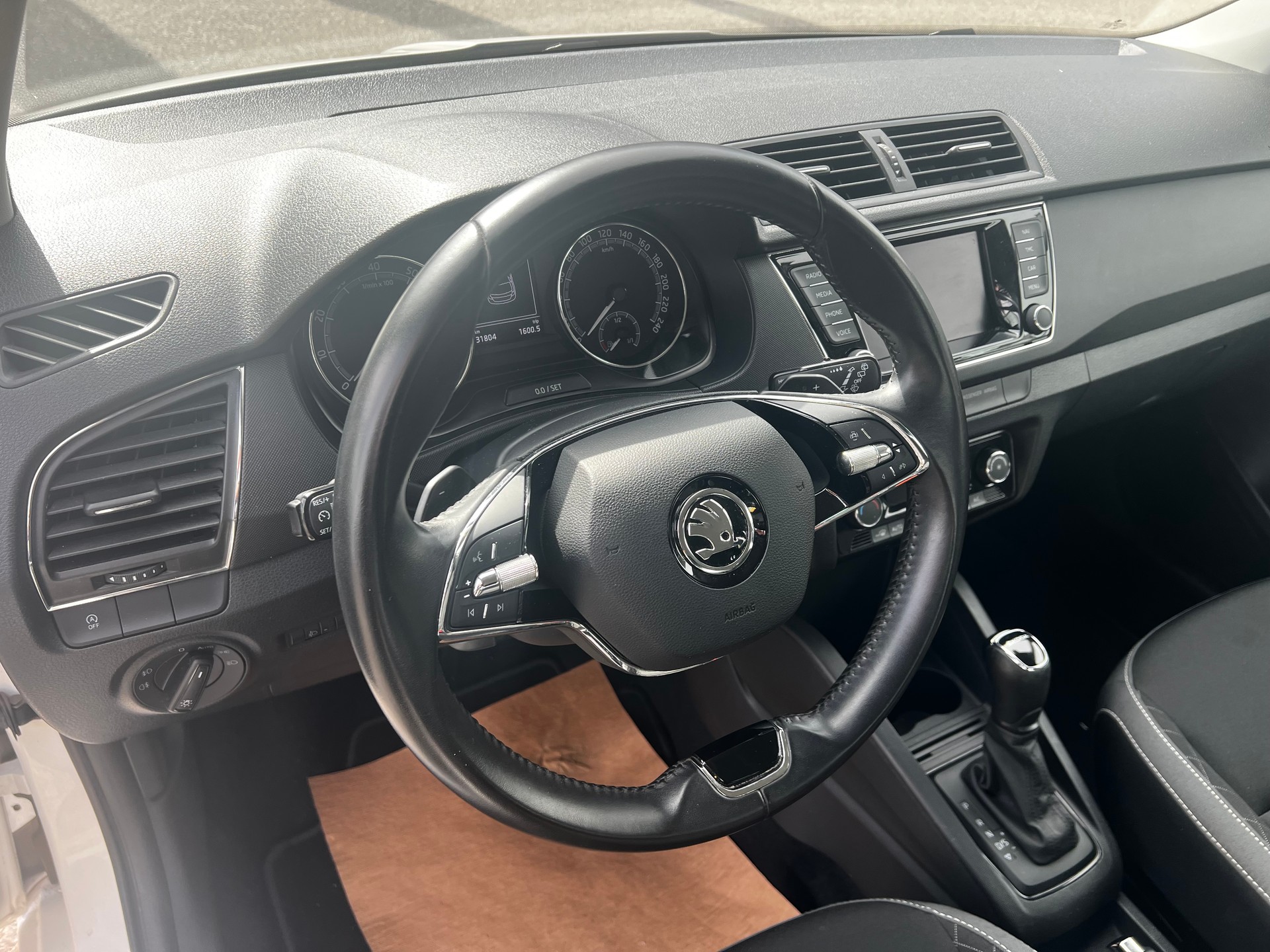 SKODA Fabia 1.0 TSI Ambition DSG-image-8