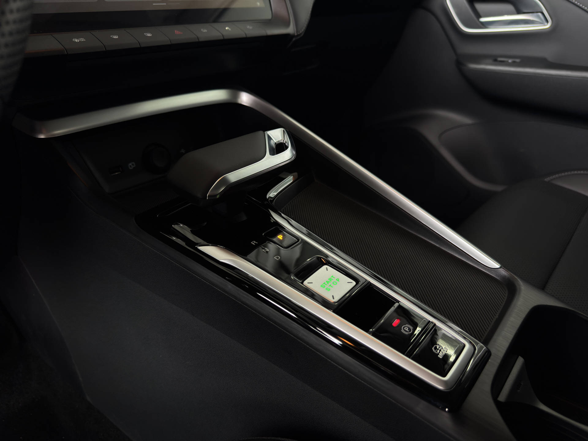 MG ZS 1.5 Hybrid+ Luxury-image-11