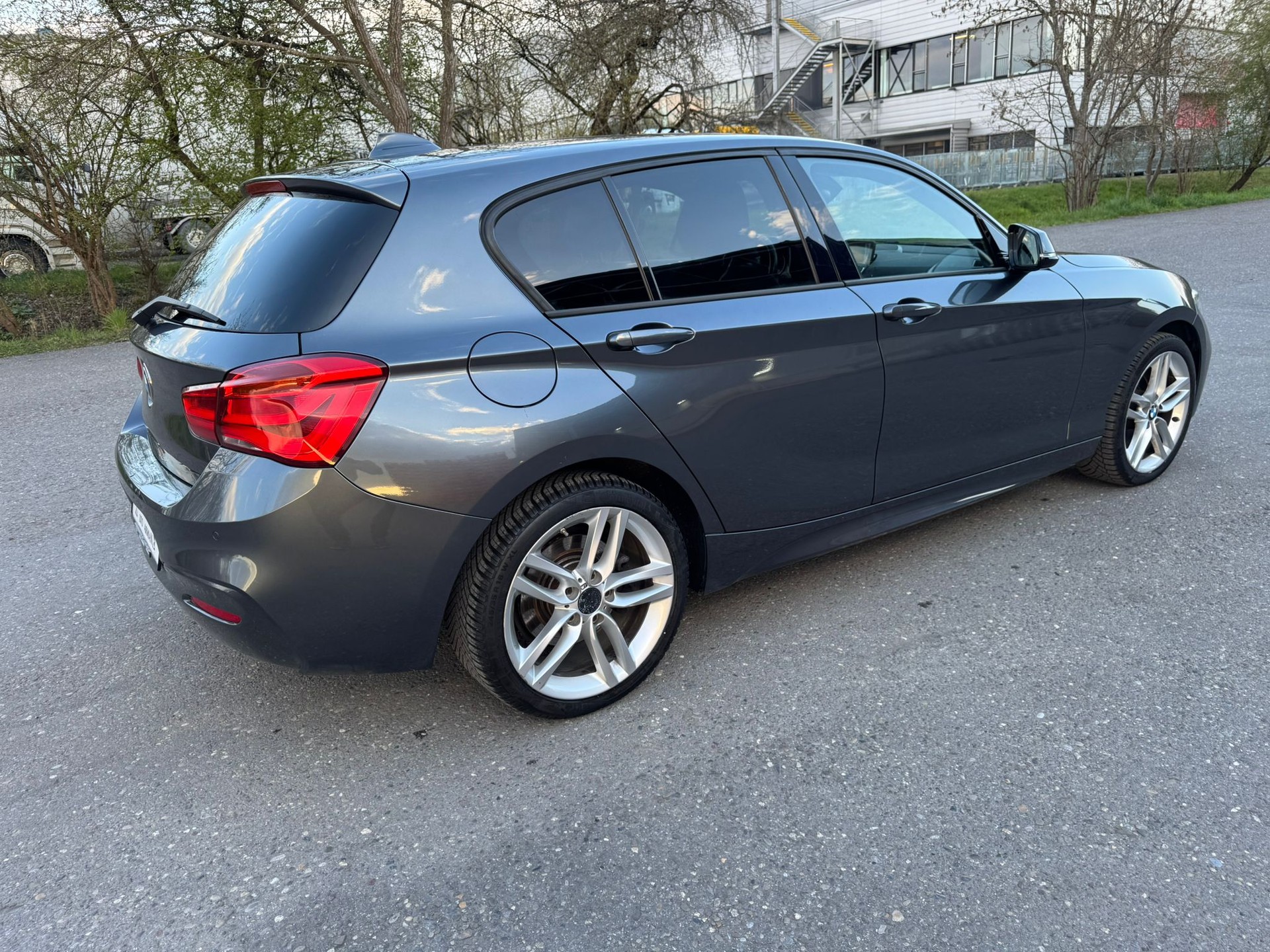BMW 120d xDrive M Sport Steptronic-image-5