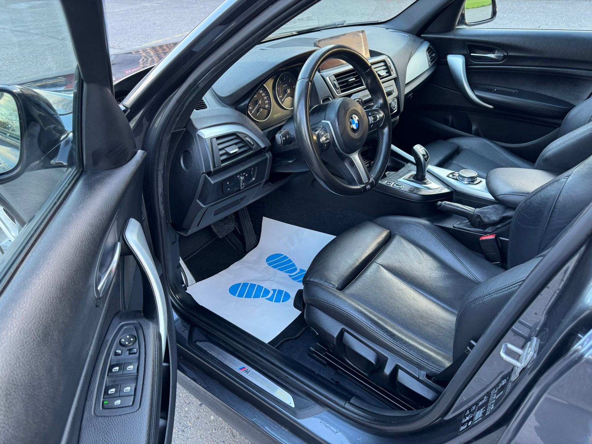 BMW 120d xDrive M Sport Steptronic-image-12