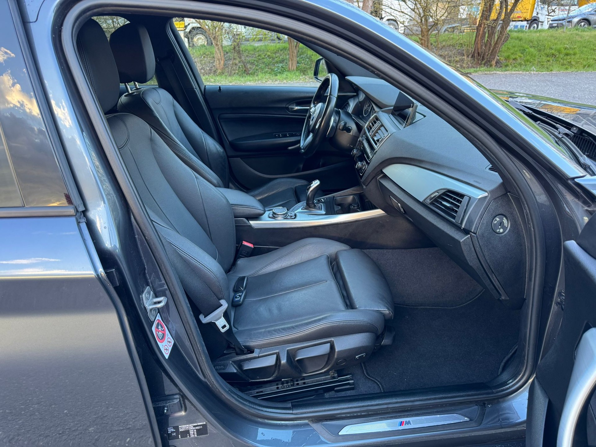 BMW 120d xDrive M Sport Steptronic-image-9